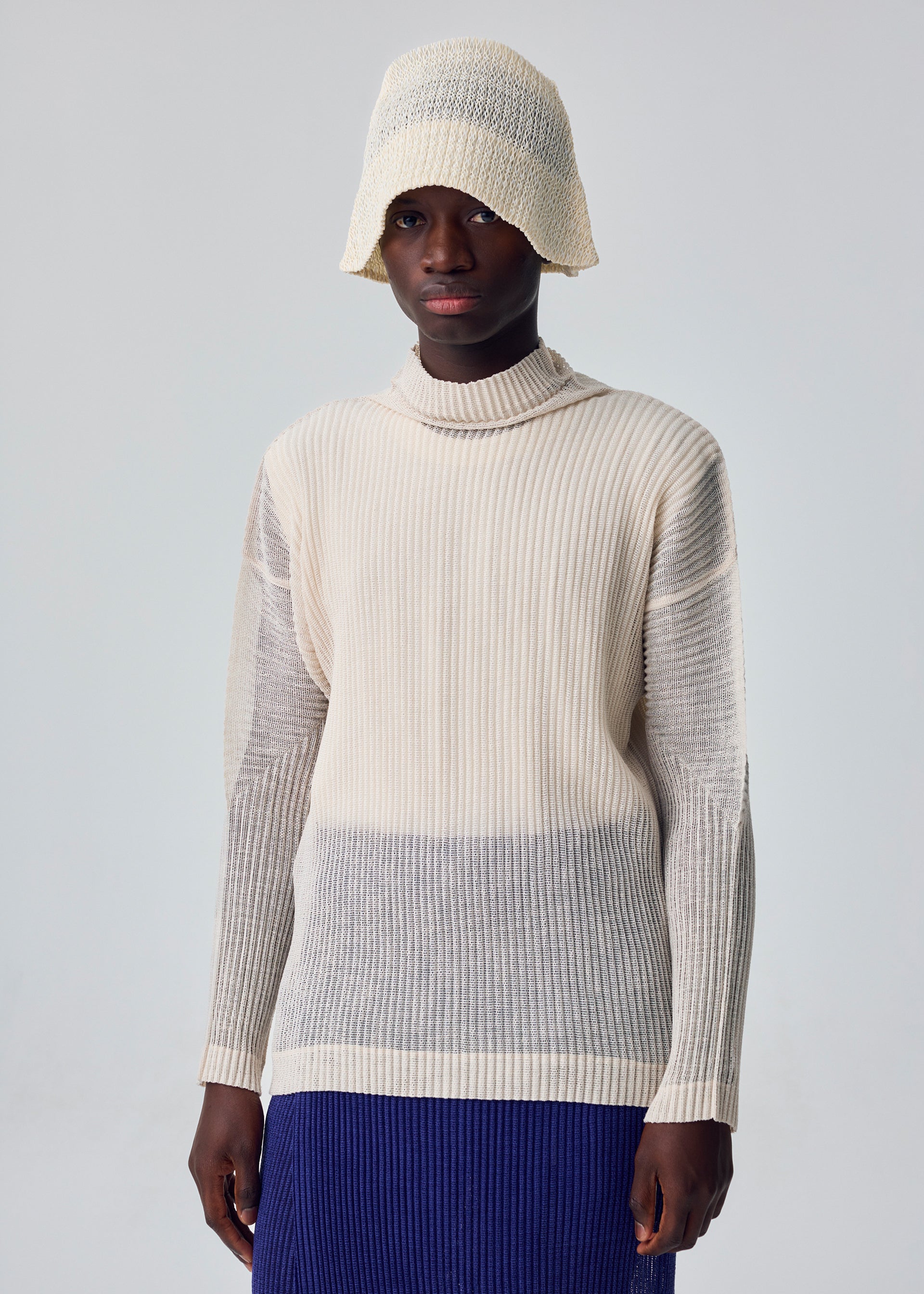 Issey Miyake Mesh Pleats klobouk bílý