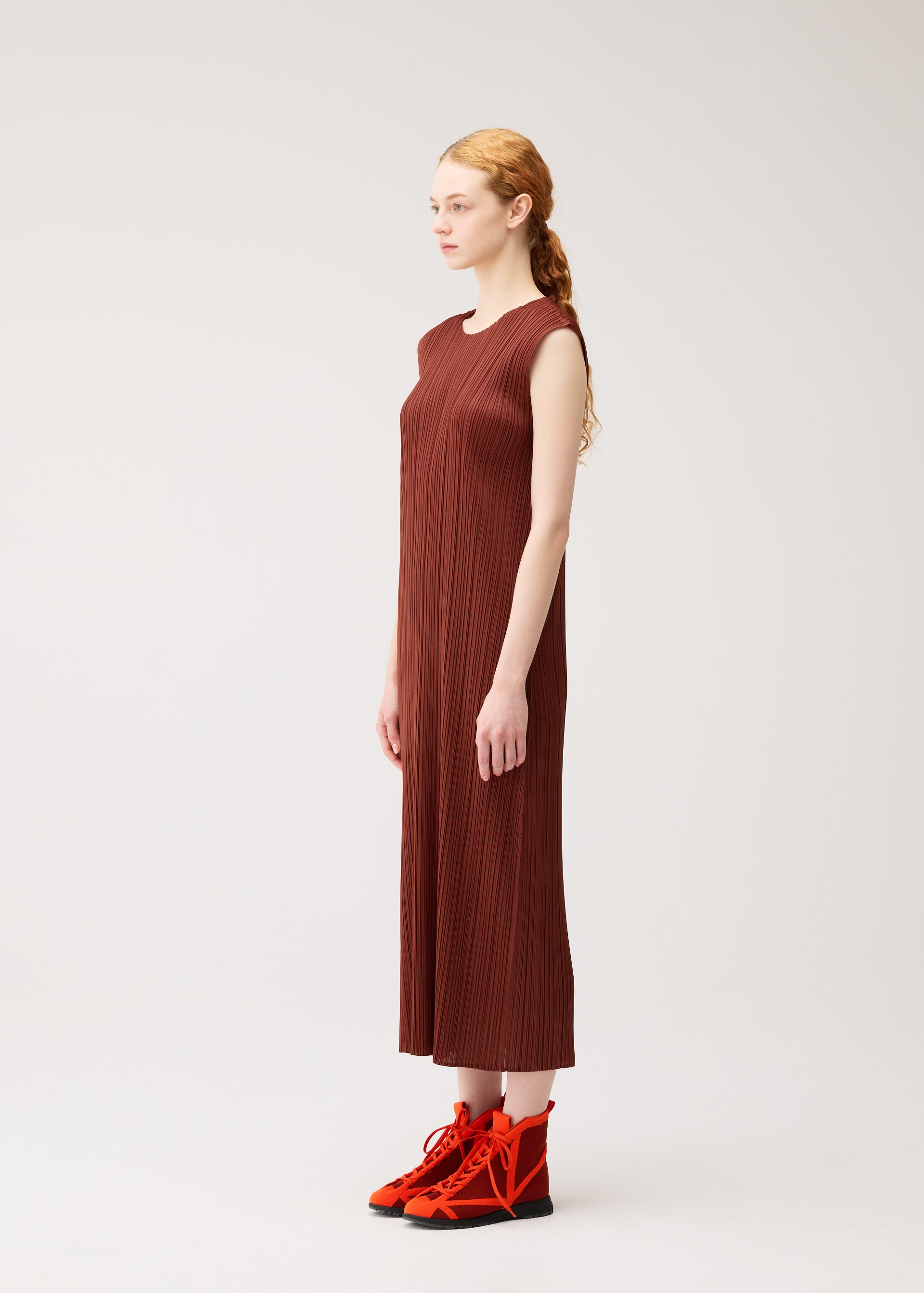 Issey Miyake Monthly Colors September šaty černé bez rukávů