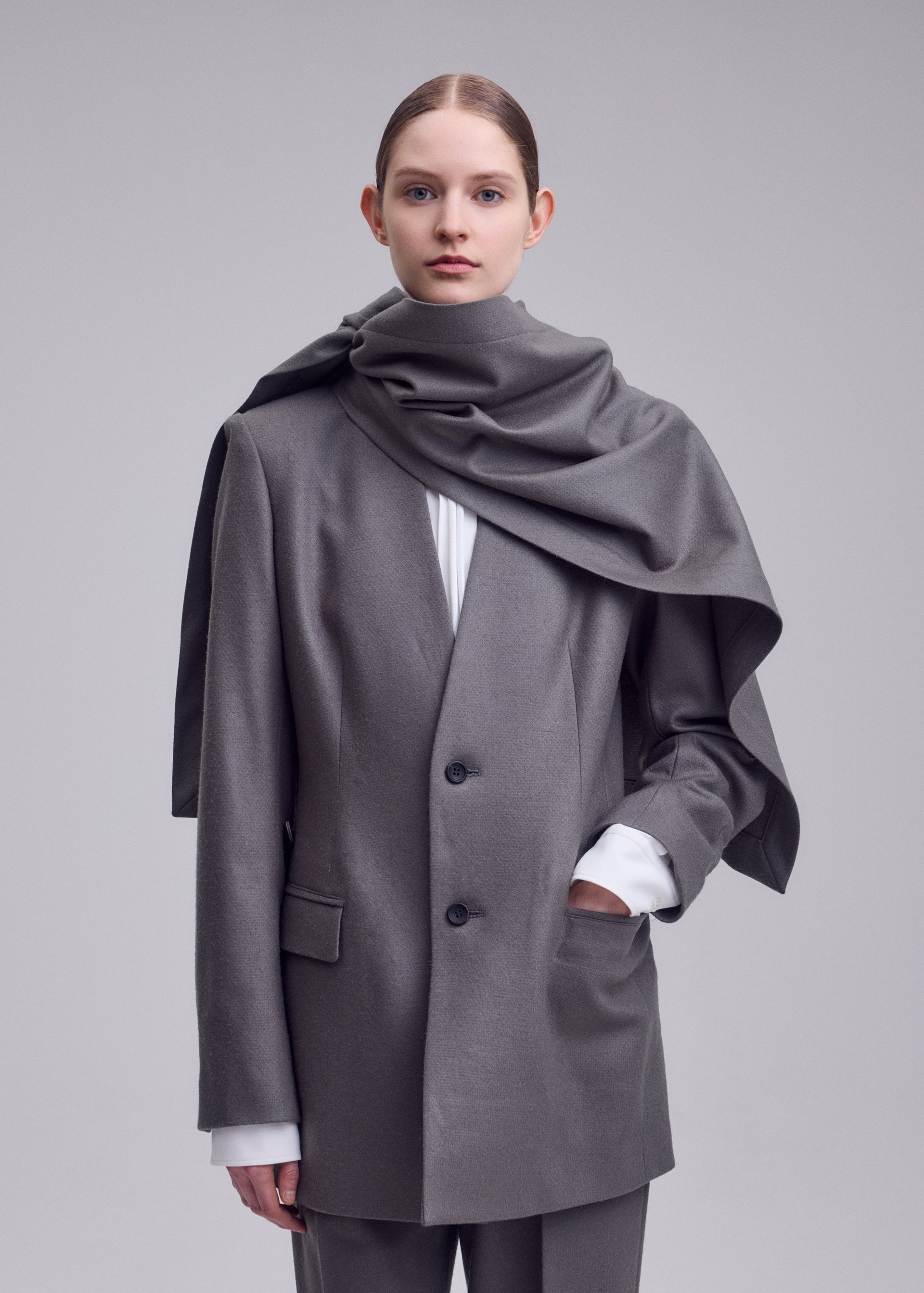 Issey Miyake Manner vlněná bunda se šálovým límcem