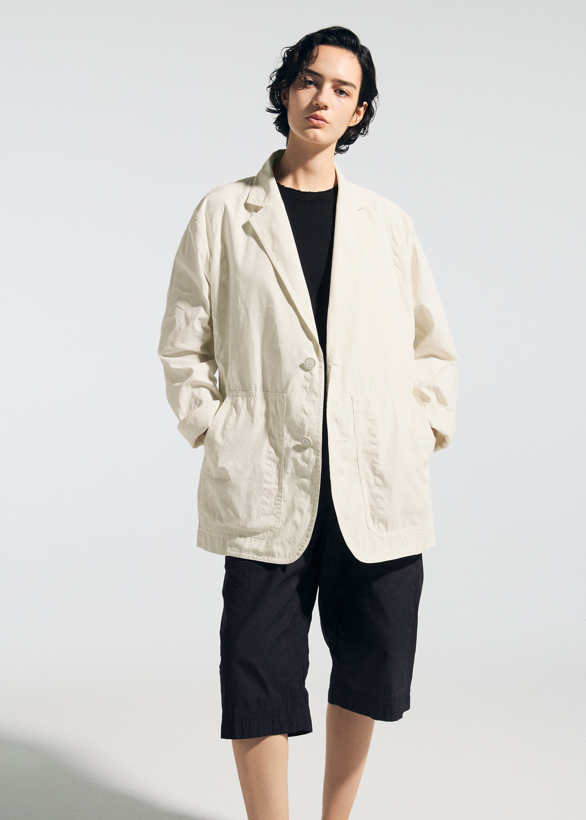 Issey Miyake Type-U 001 kraťasy ivory tvarovatelé
