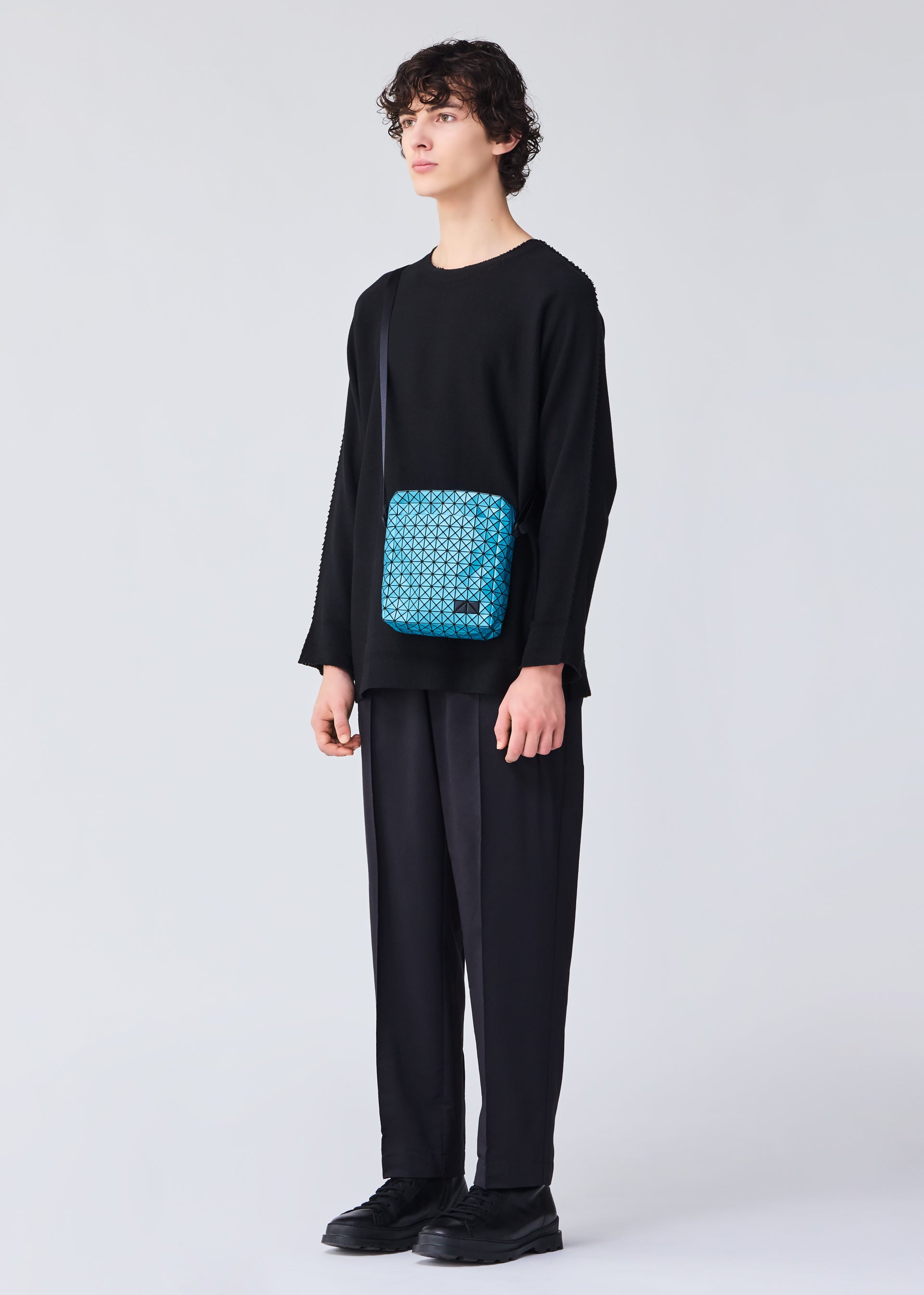 Issey Miyake Voyager Metallic kabelka cerulean blue