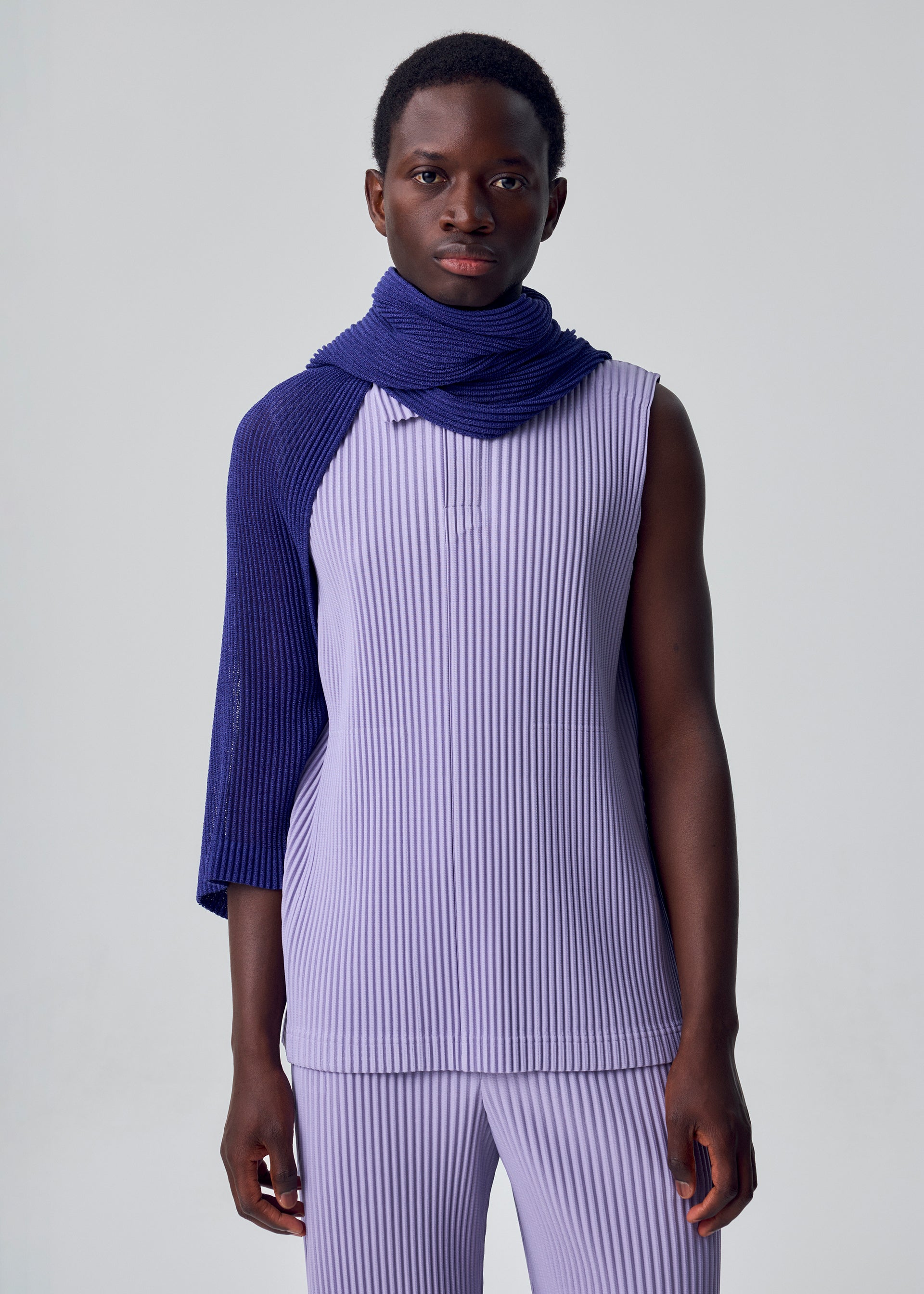Issey Miyake Rustic Mesh štóla Black s knoflíky