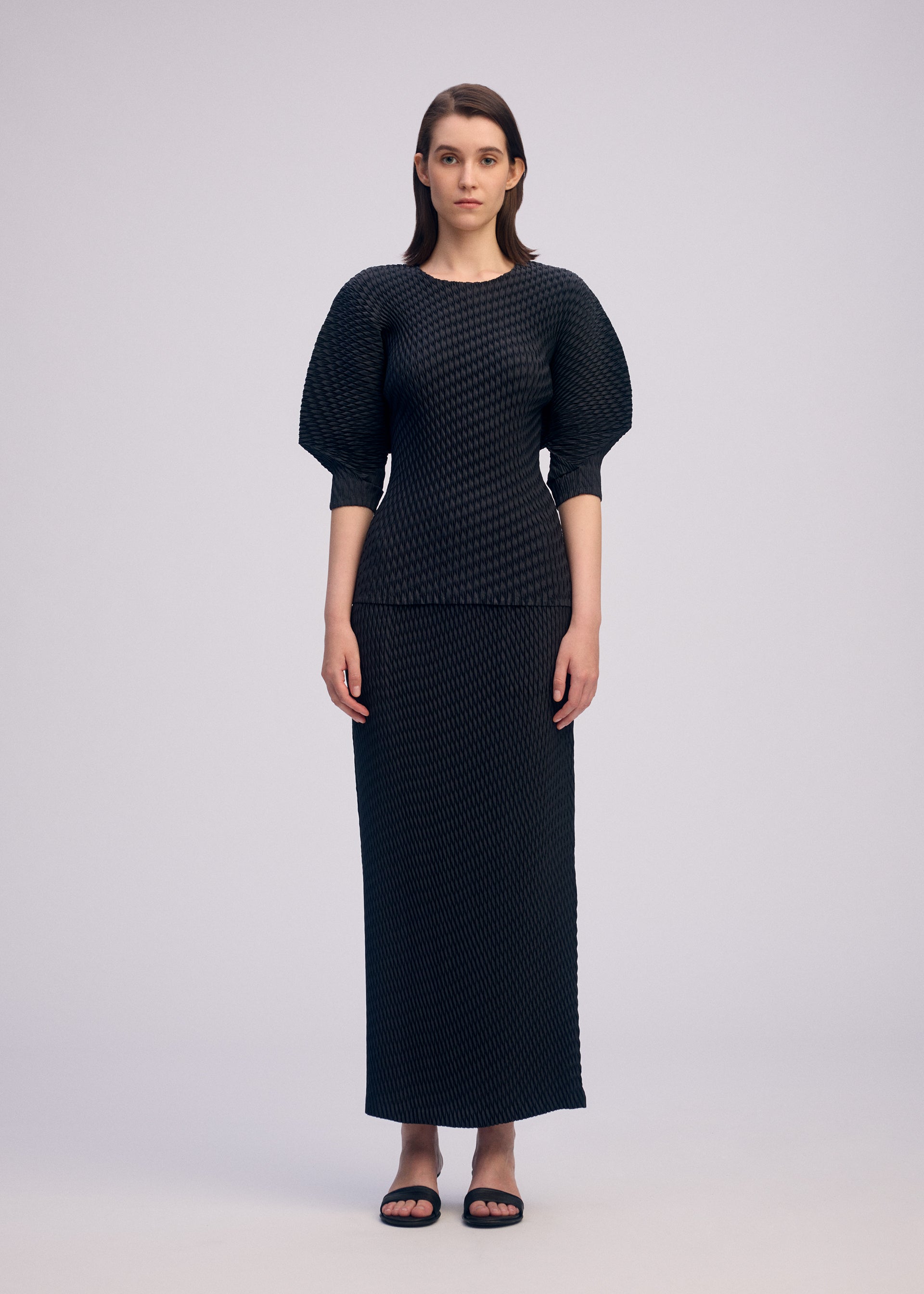 Issey Miyake Sleek Pleats IM61FJ609 top černý vel. 2 saténový