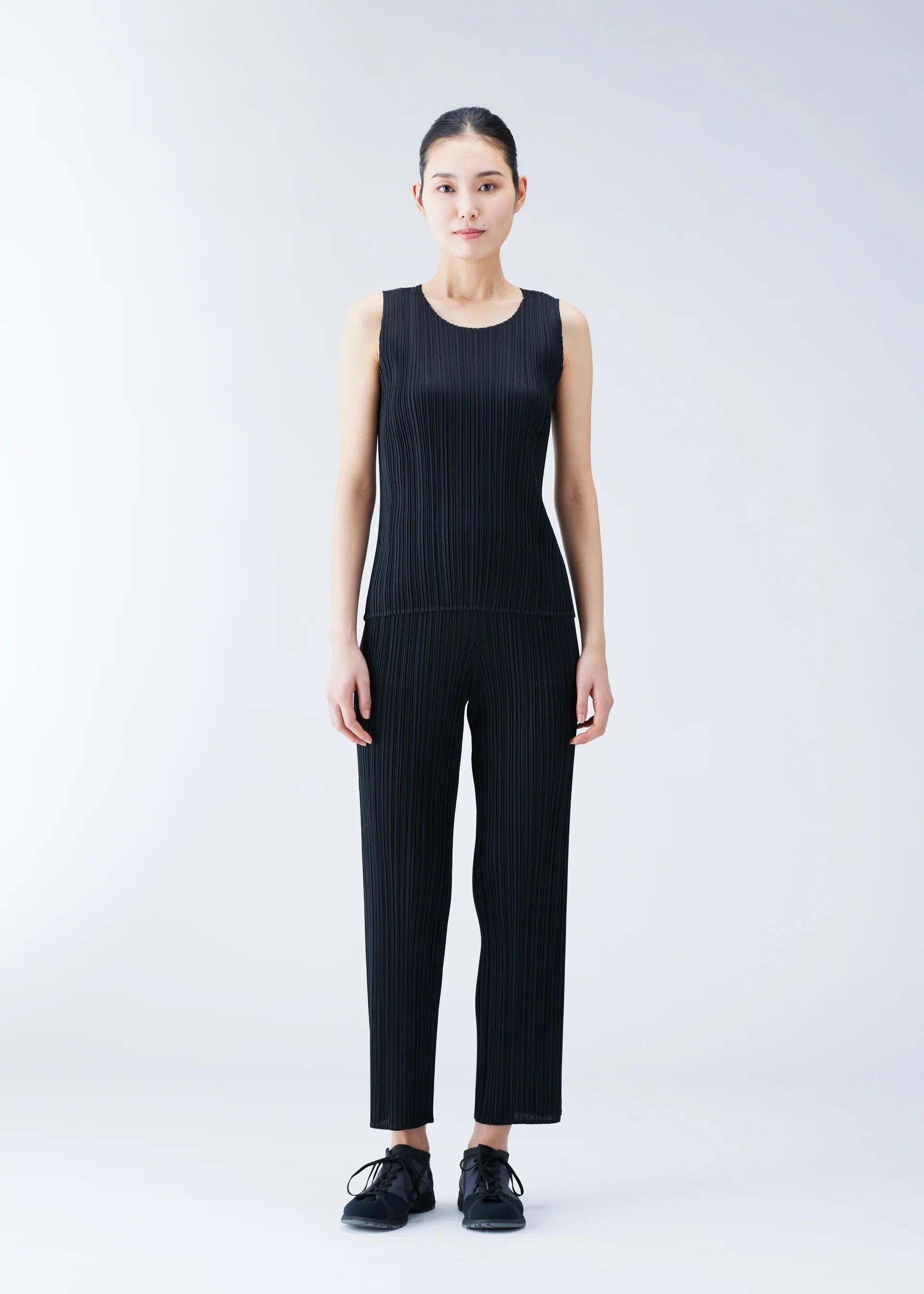Issey Miyake Basics tílko light gray plisované