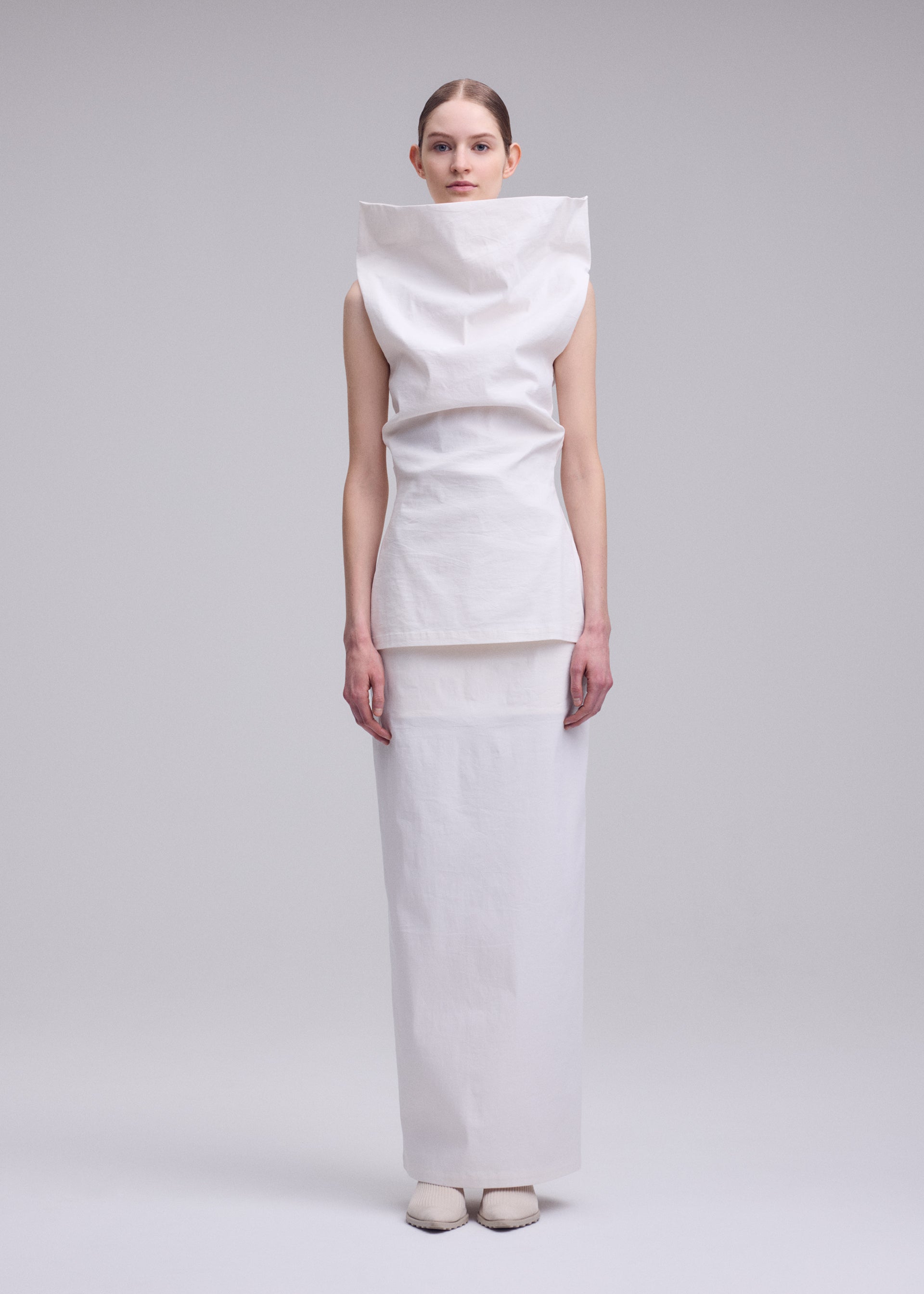 Issey Miyake ALLOW top bez rukávů off-white