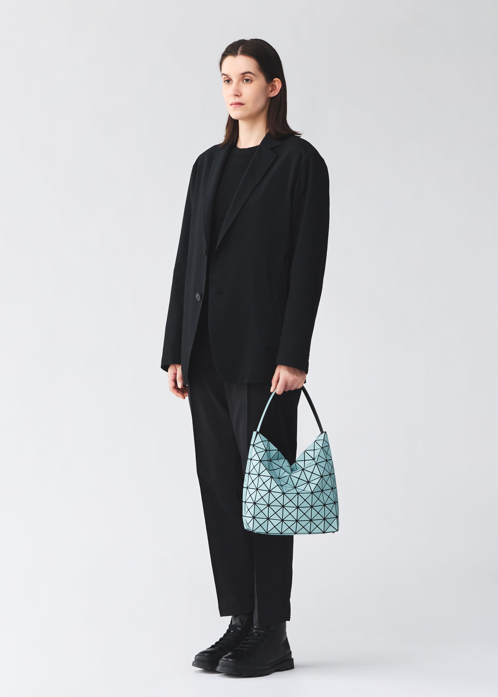 Issey Miyake Valley tote černá s nastavitelným uchem