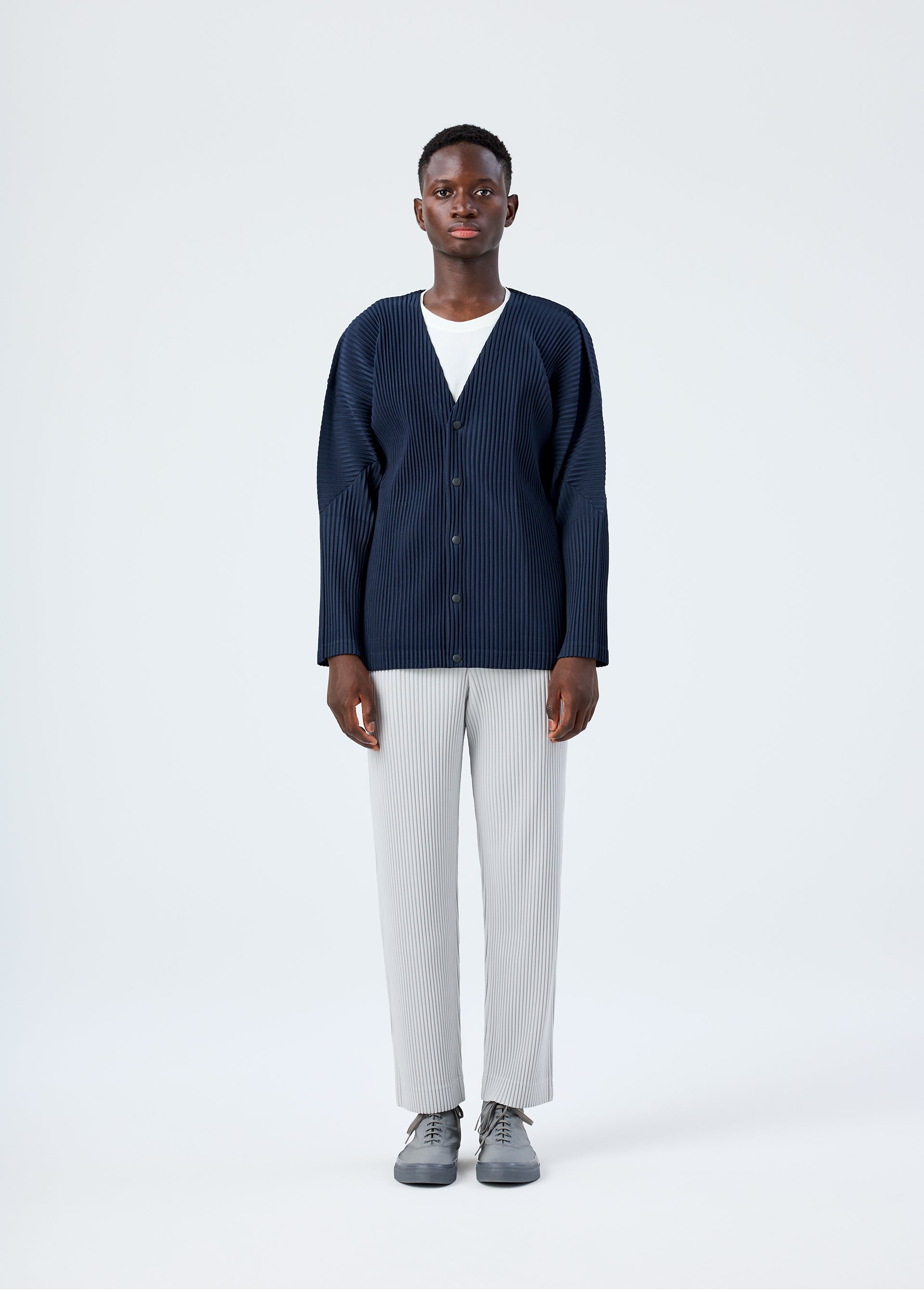 Issey Miyake Basics kardigan světle šedý lehký V výstřih