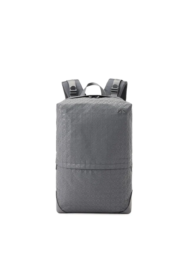 Issey Miyake Liner One-Tone batoh šedá na notebook