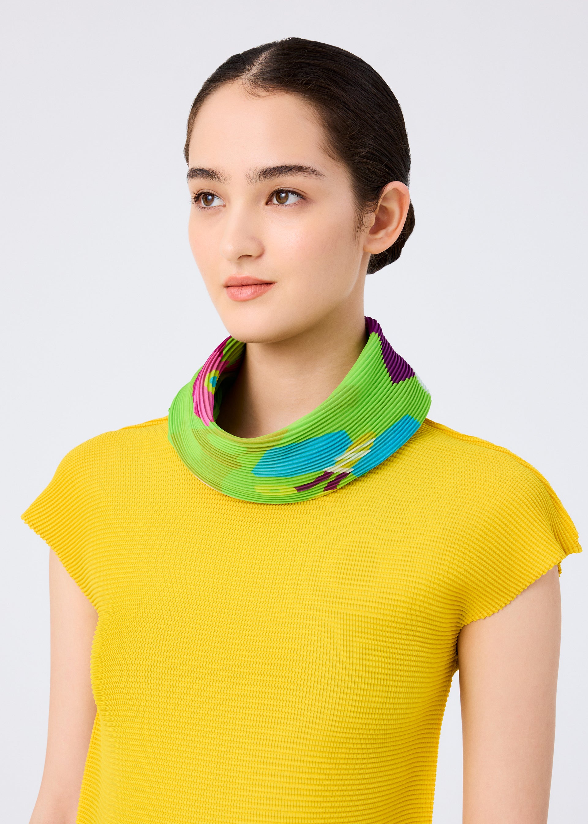 me Issey Miyake Flower Dome Pleats štóla květinová