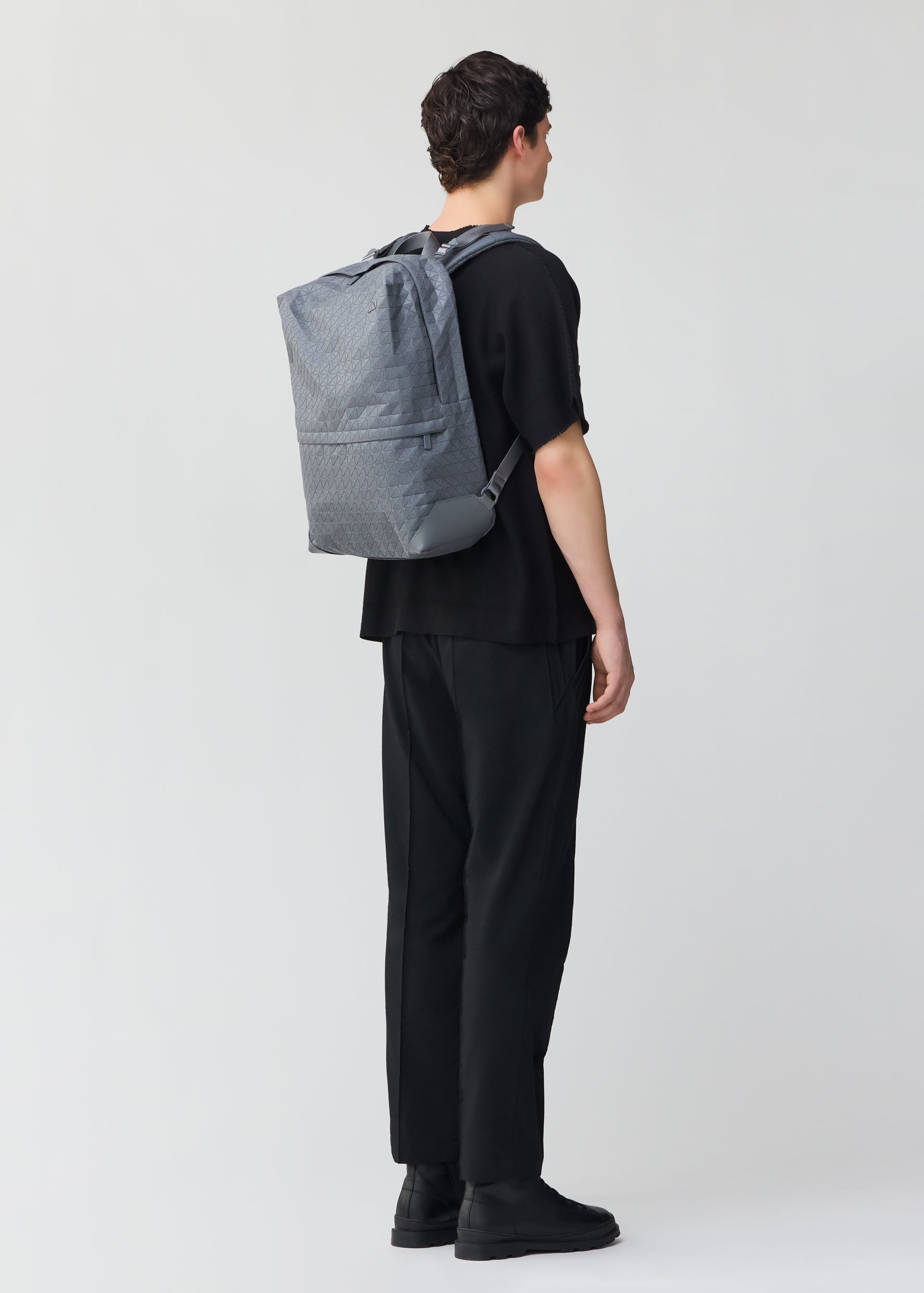 Issey Miyake Liner One-Tone batoh šedá na notebook