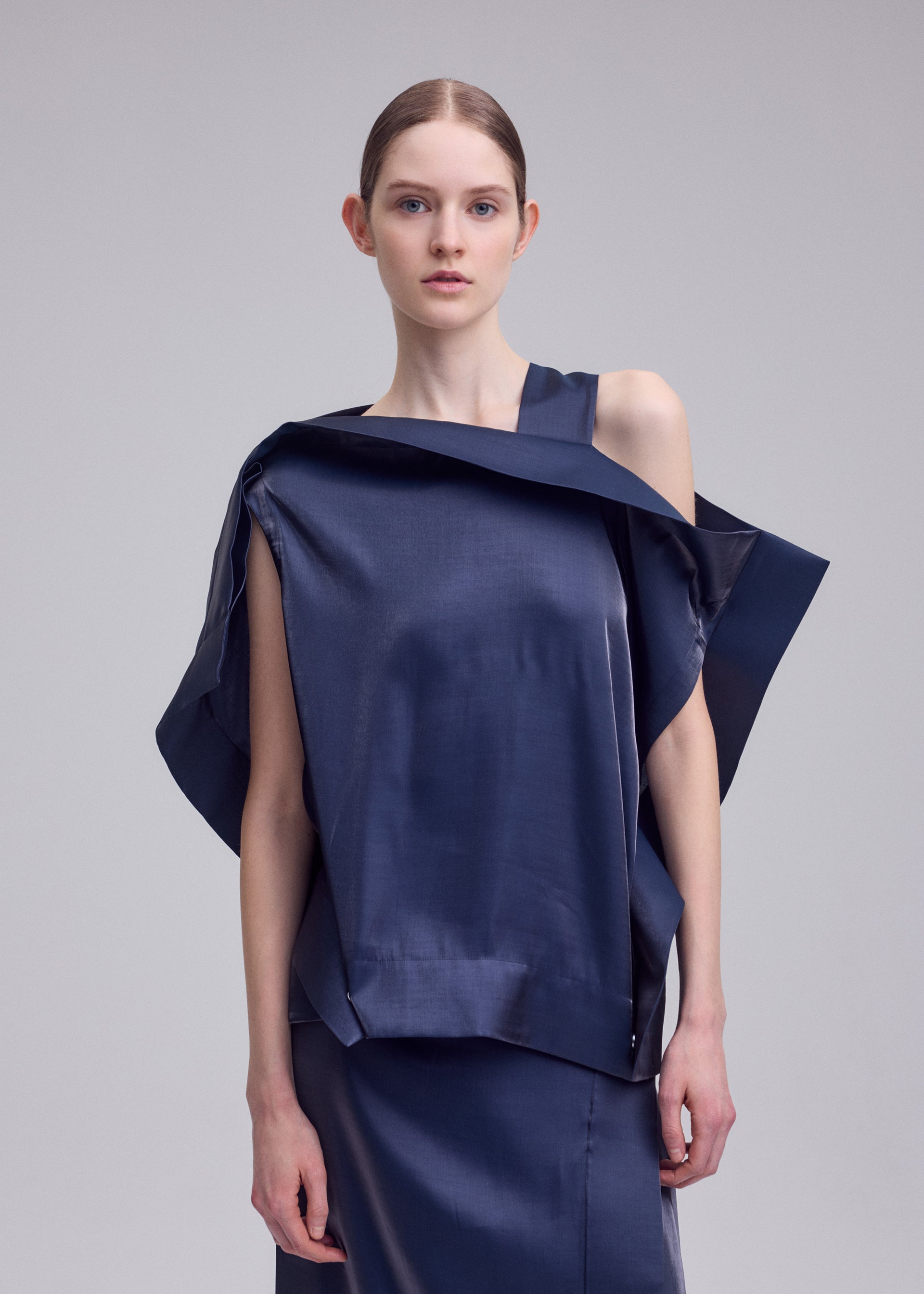 Issey Miyake Mercury IM63002 top světle šedý vel. 2