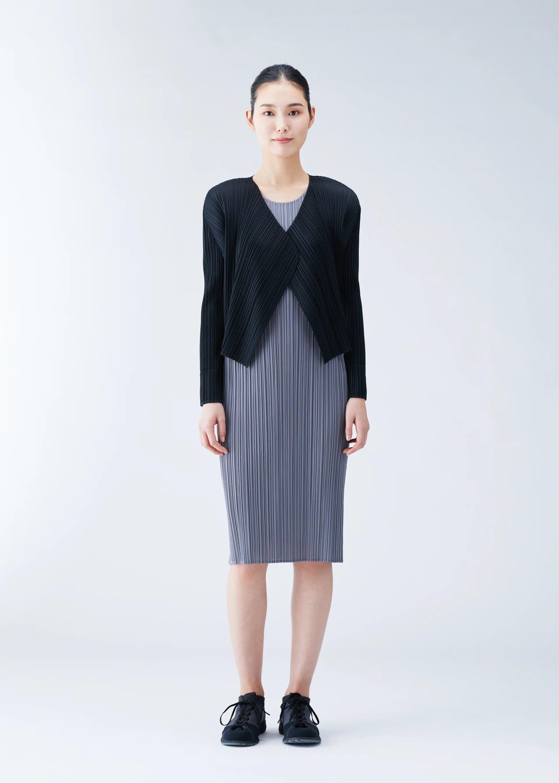 Issey Miyake Basics kardigan světle šedý plisovaný