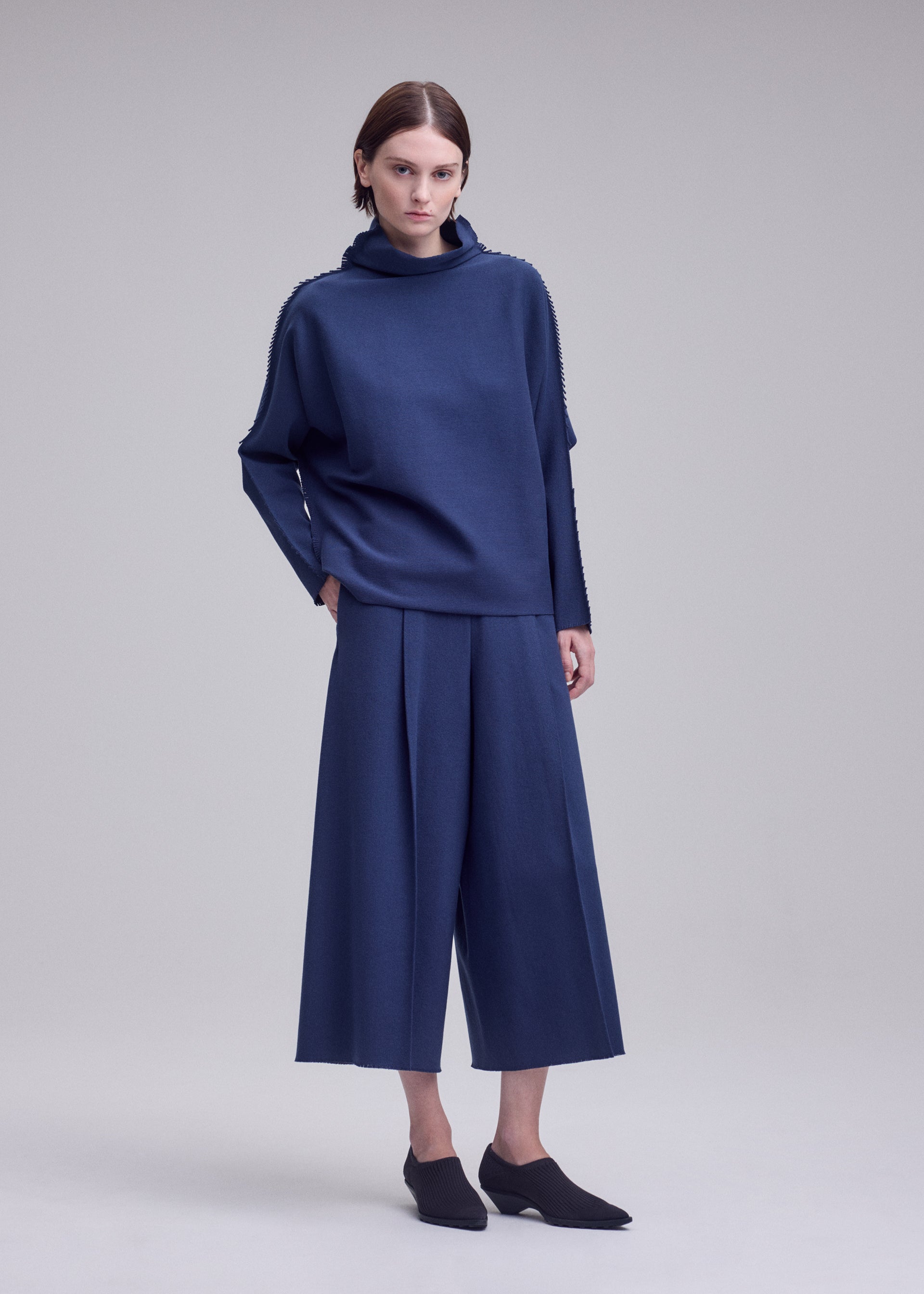 Issey Miyake Campagne top černý úpletový