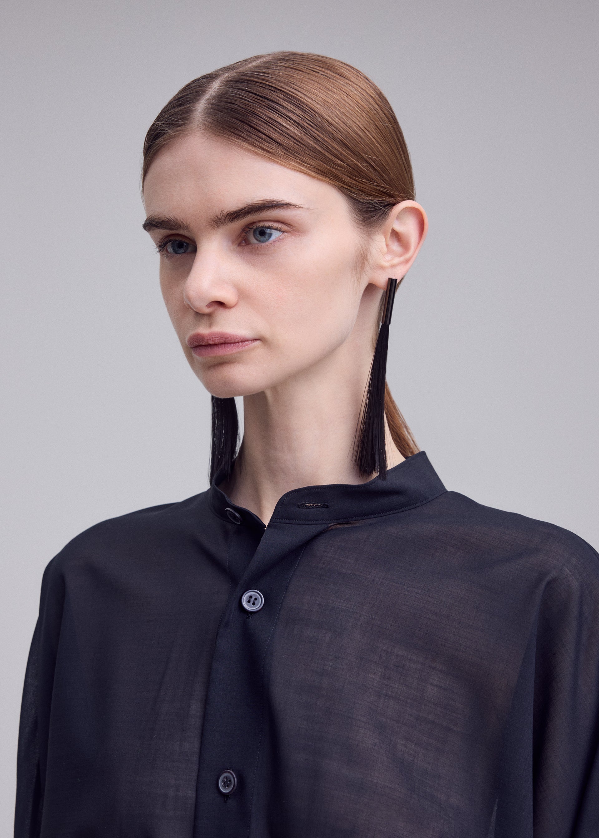 Issey Miyake Hair Strand Acc náušnice černá umělé vlasy