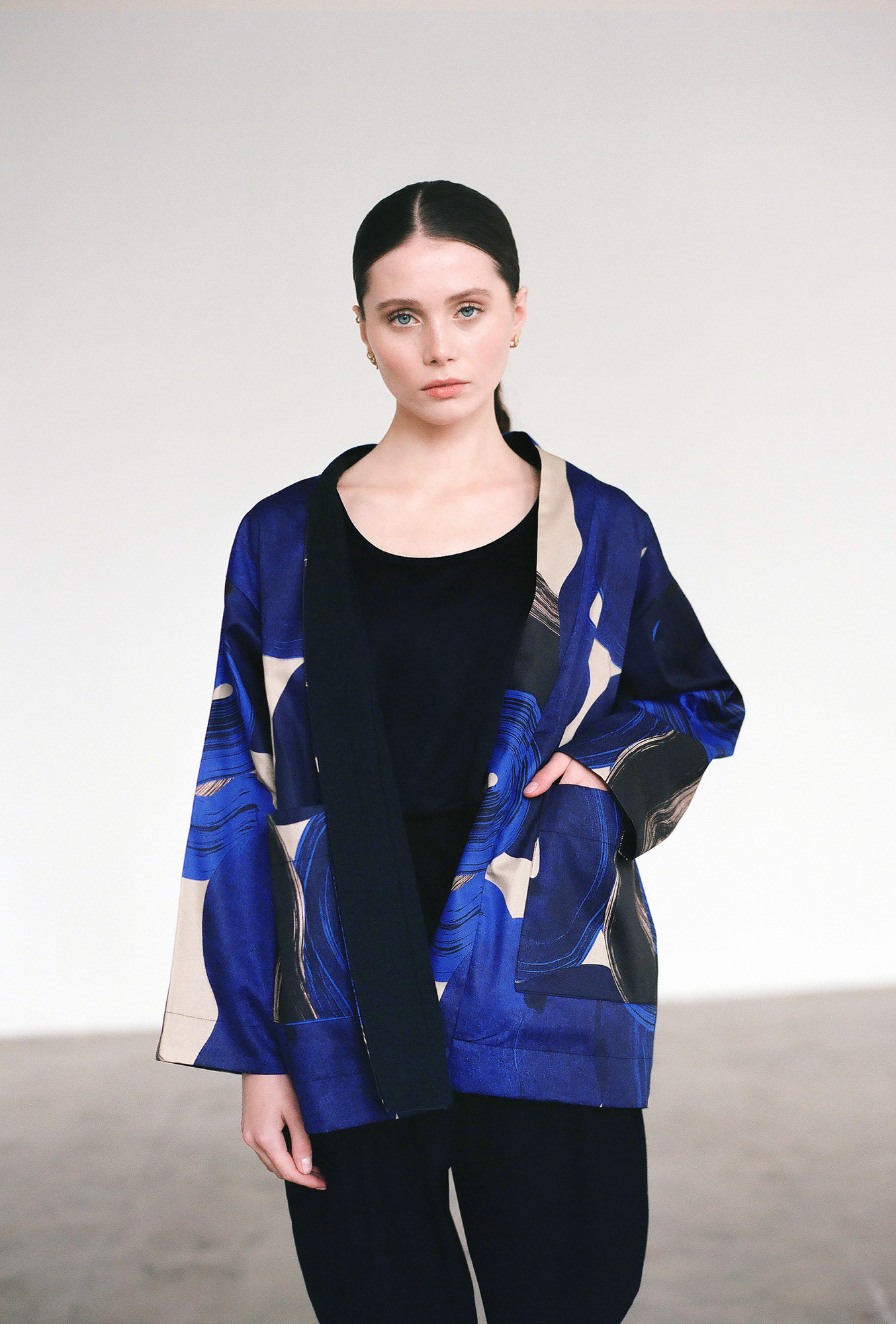 Aurelia & Zwei Frauen Blue Rothko kimono modré