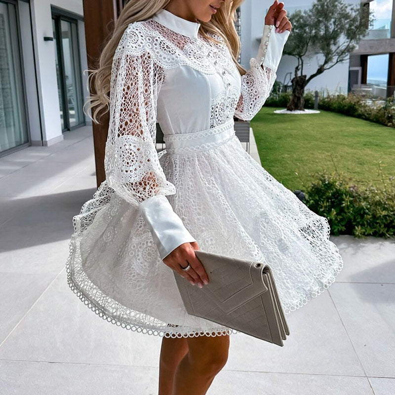 Norielle krajkové mini šaty s dlouhým rukávem