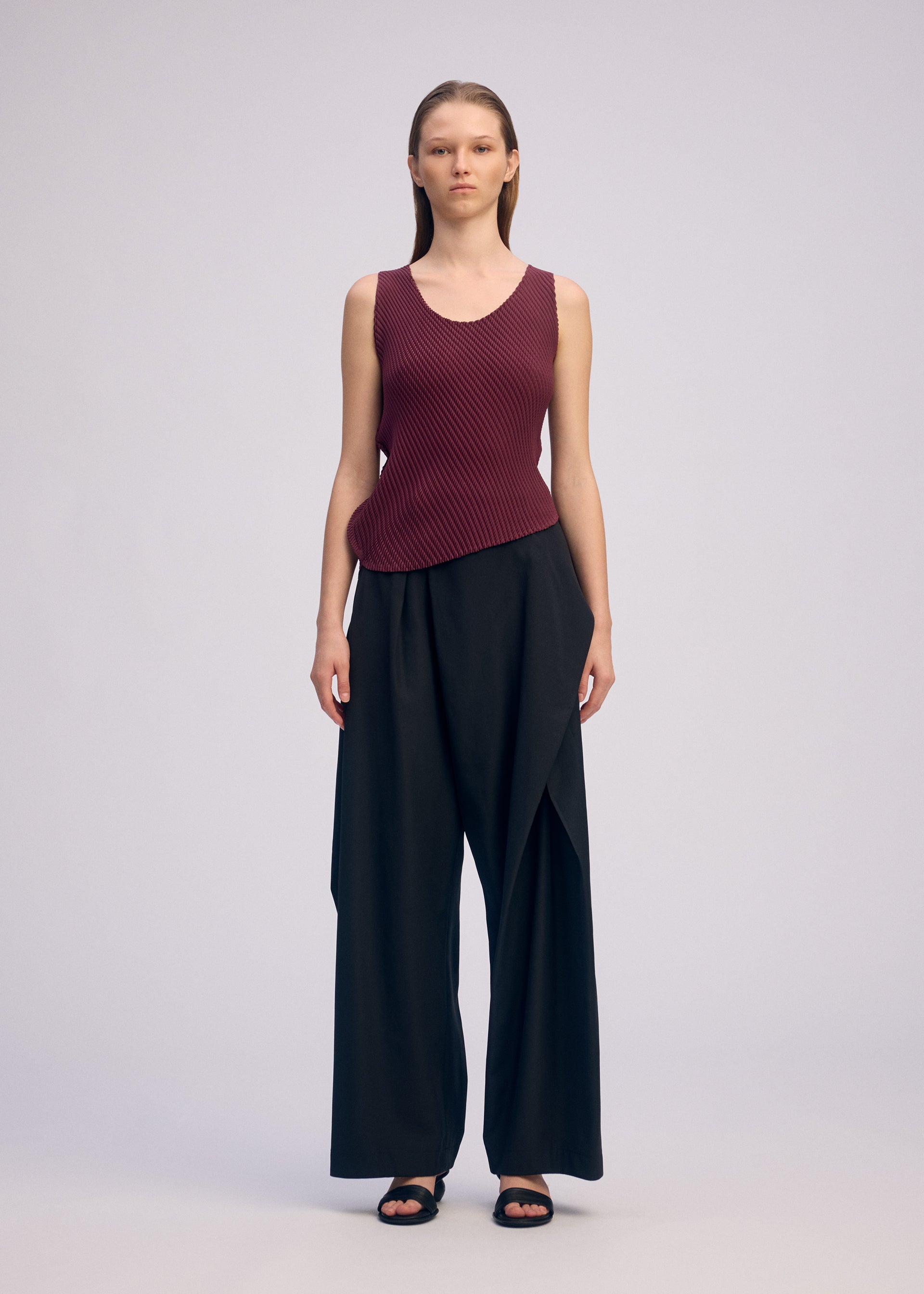Issey Miyake Misty Pleats plisovaný top bez rukávů černý