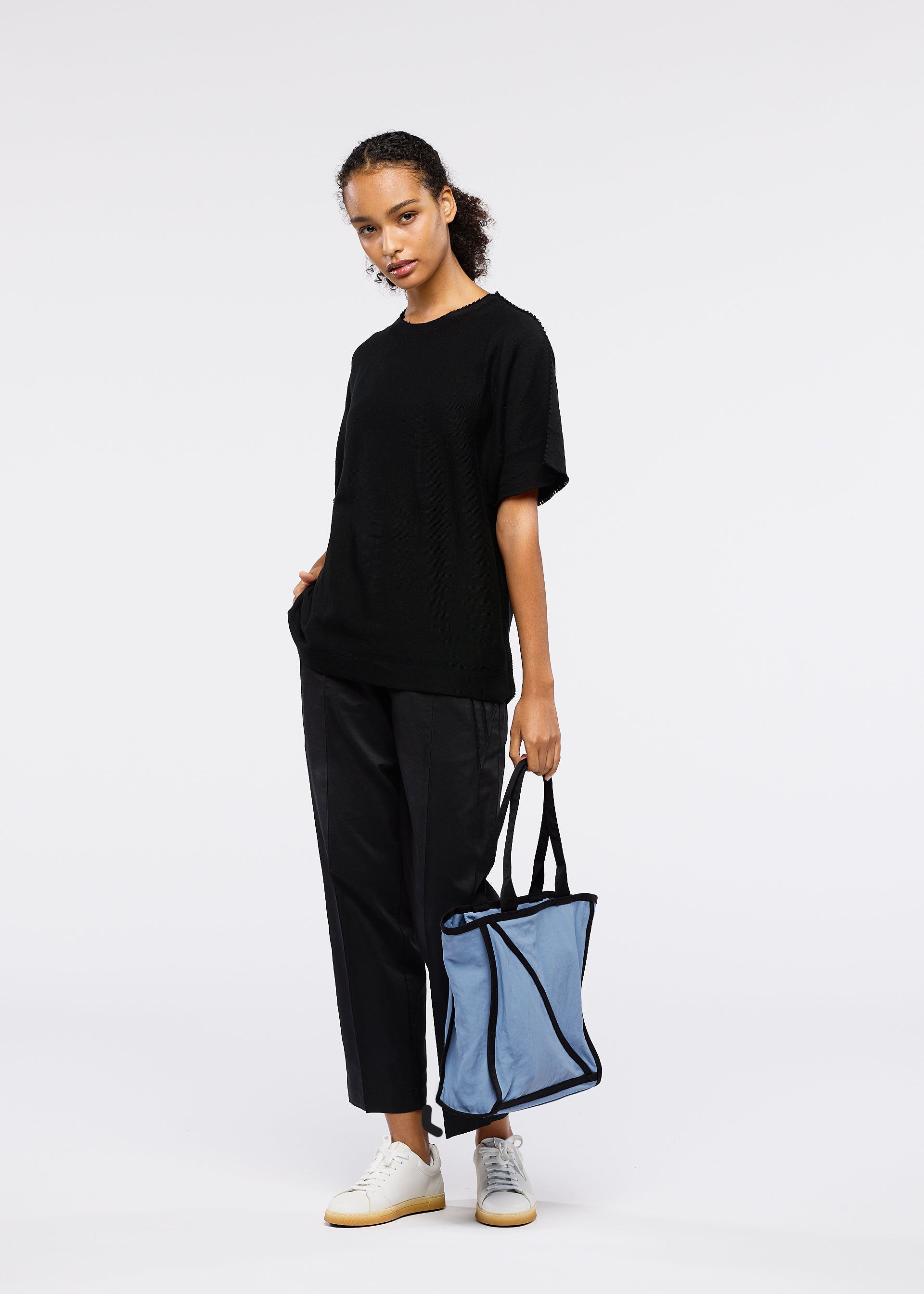 Issey Miyake Waku tote na A4 černý