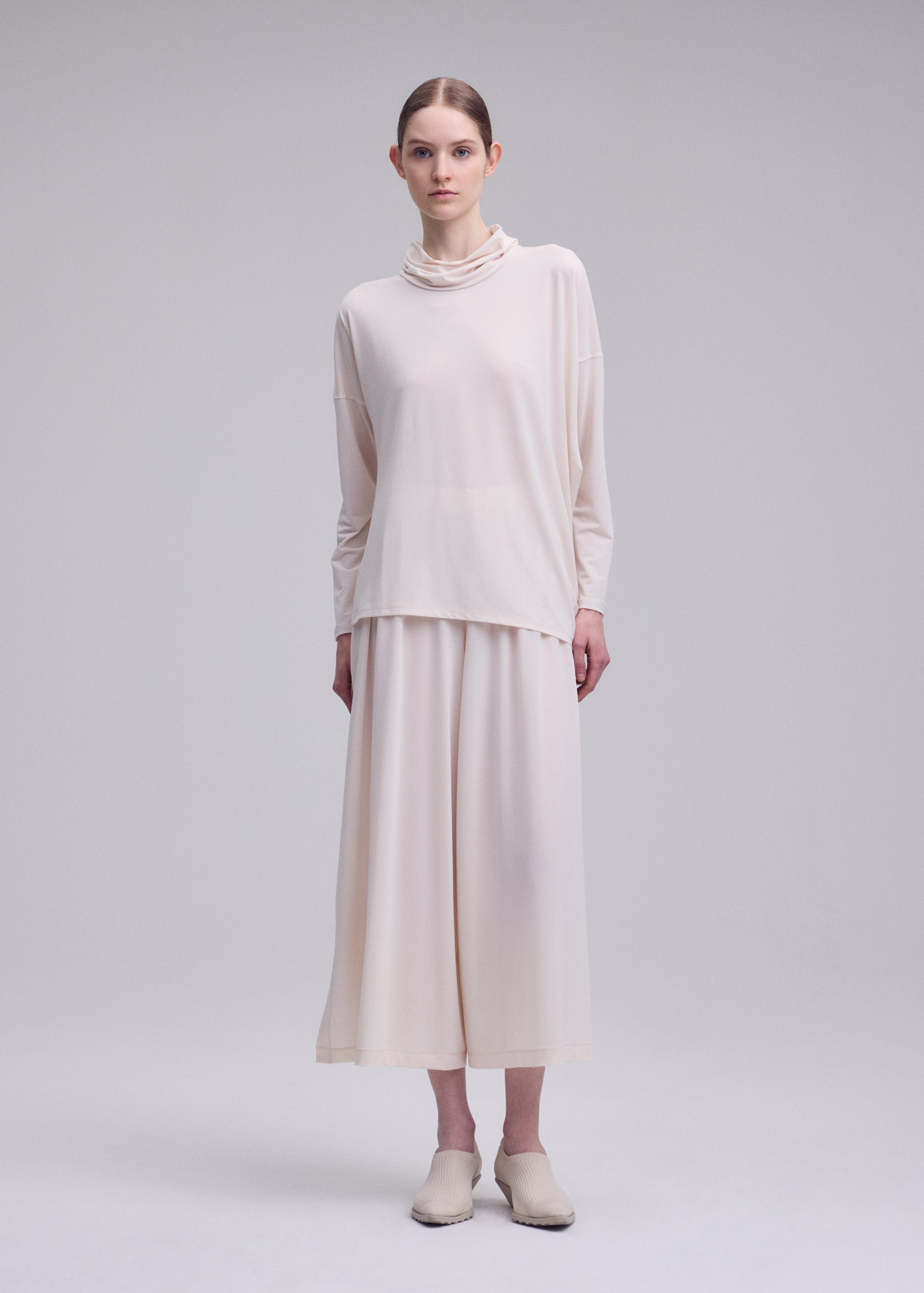 Issey Miyake DRAPE JERSEY-68 top s rolákem černý