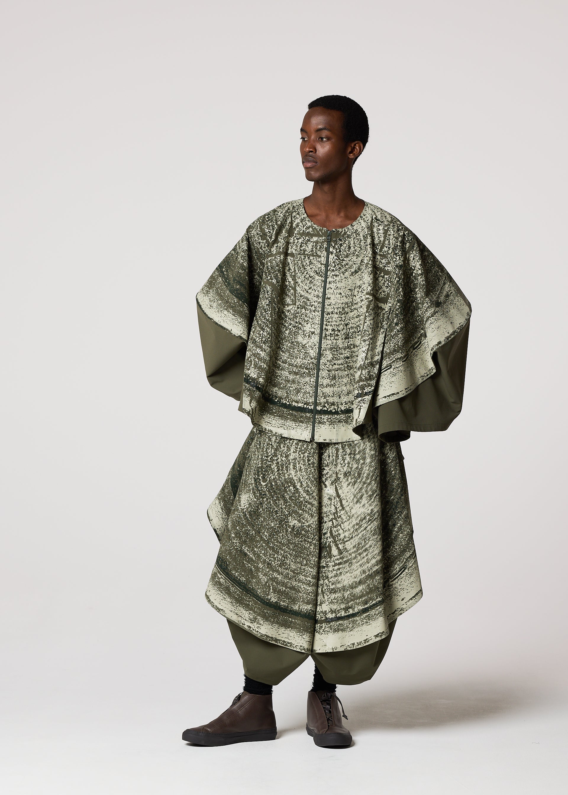 Issey Miyake Kaiyu kalhoty černé volné vzor
