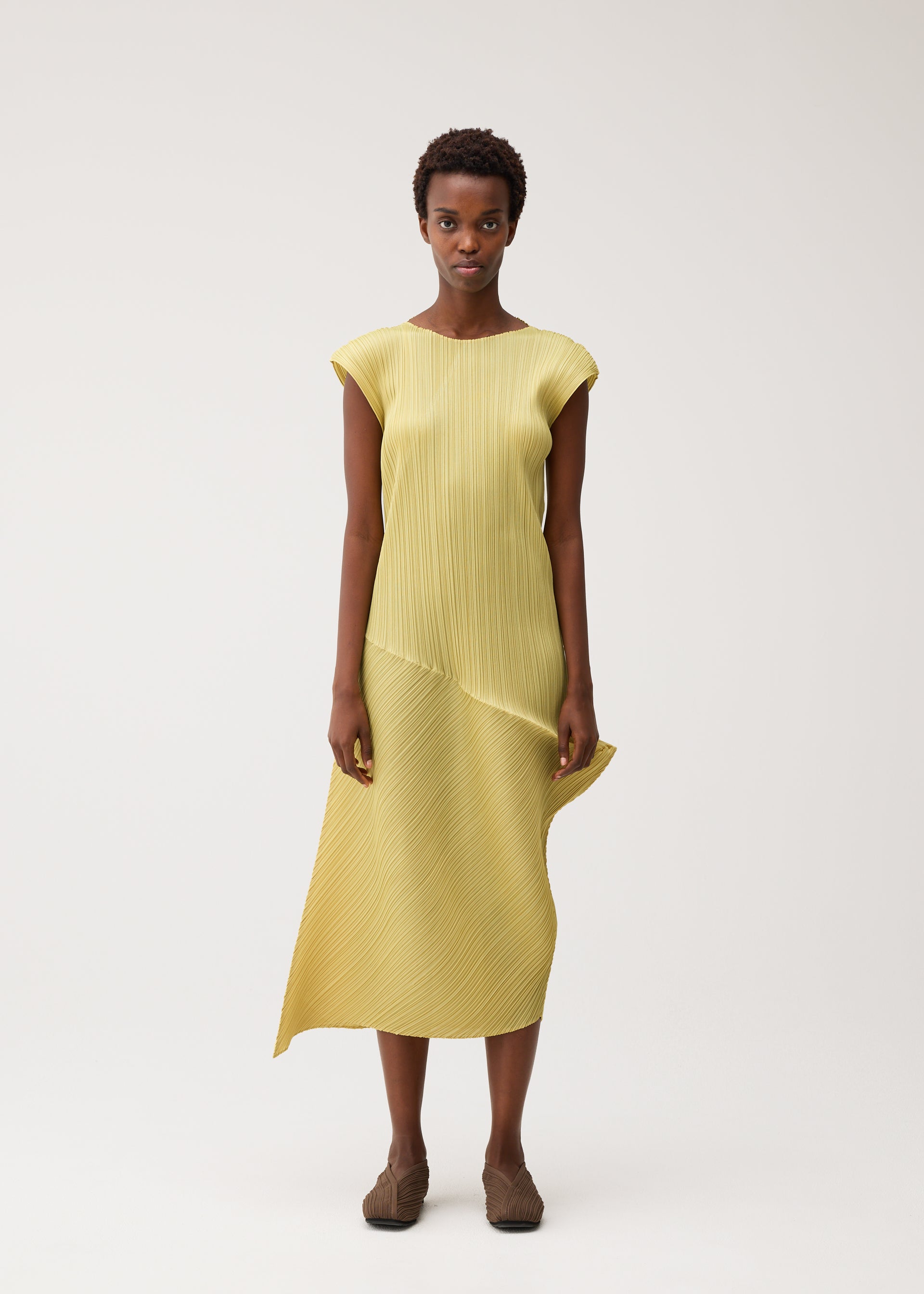 Issey Miyake Leap šaty černé asymetrické