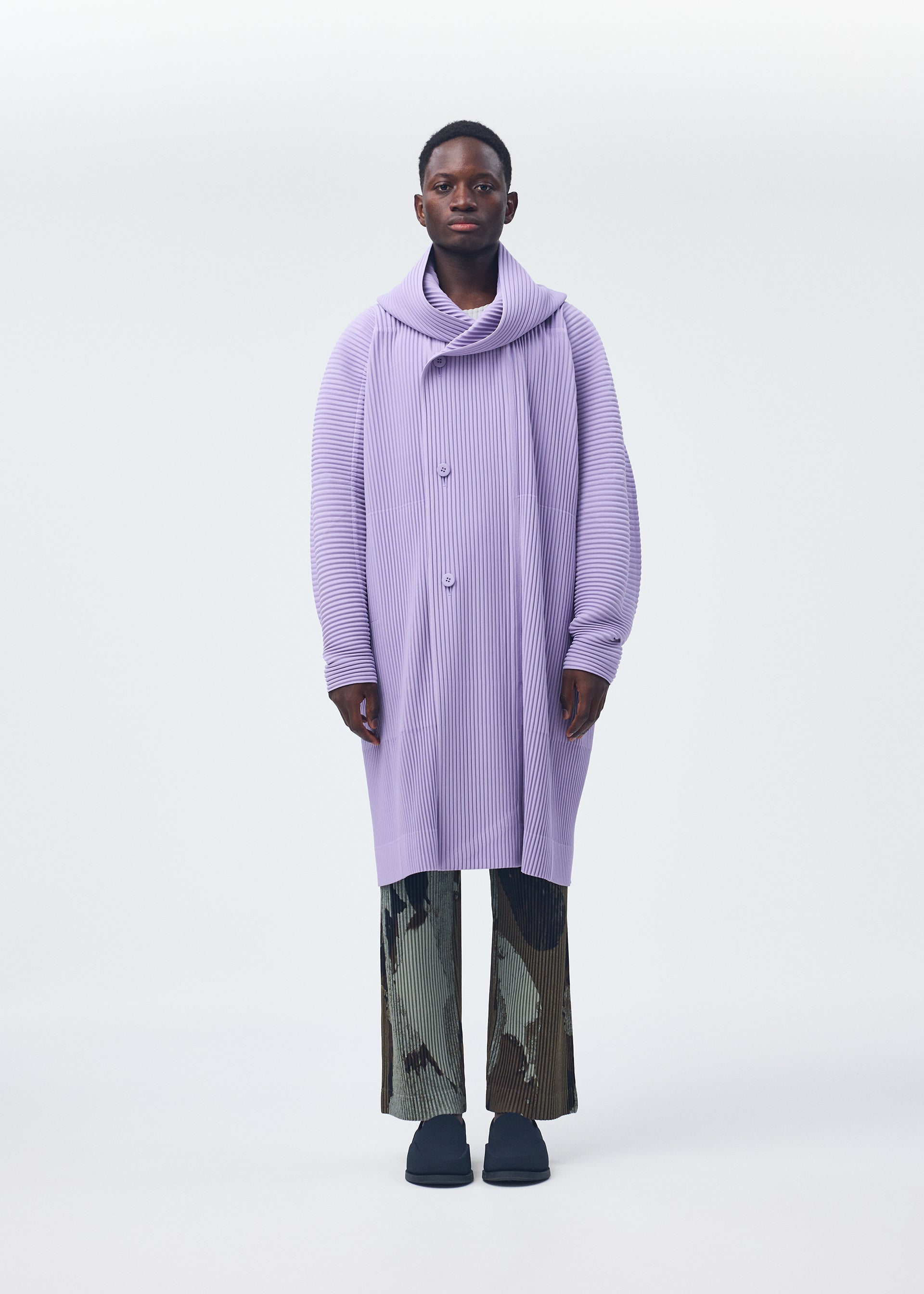 Issey Miyake Monthly Colors December kabát černá kapuce