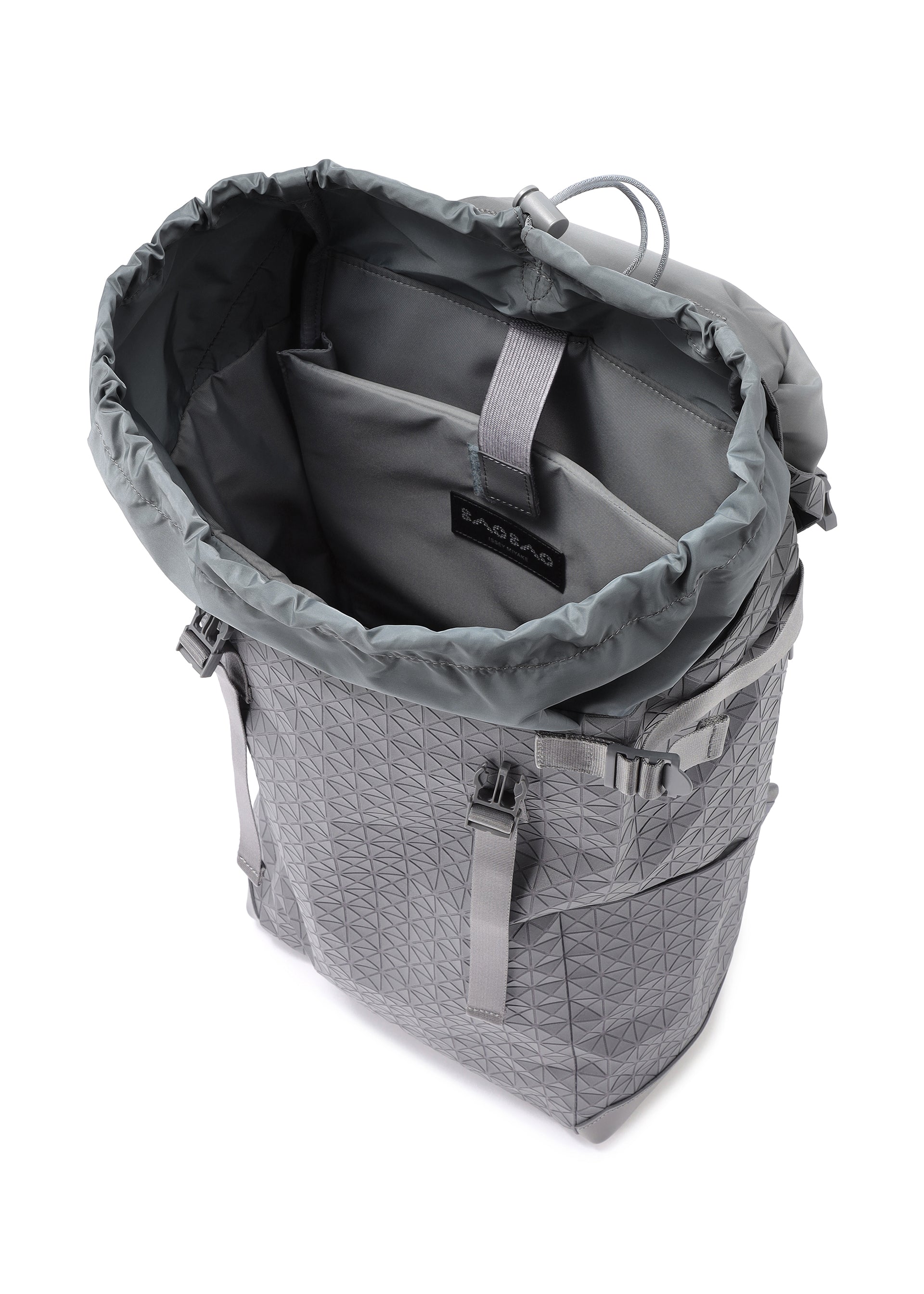 Issey Miyake Hiker One-Tone batoh šedý notebook kožený