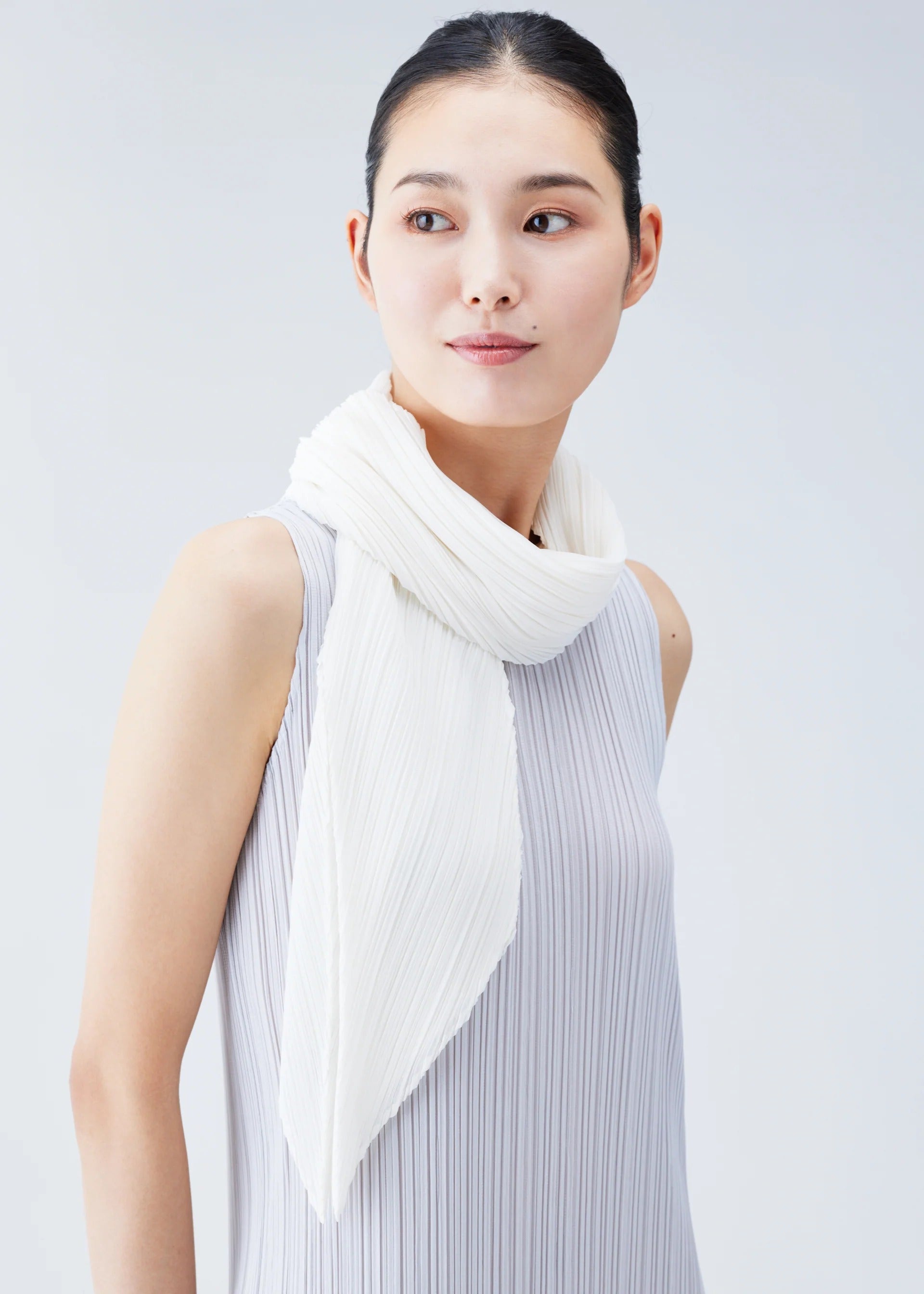 Pleats Please Issey Miyake Basic Scarf šála bílá