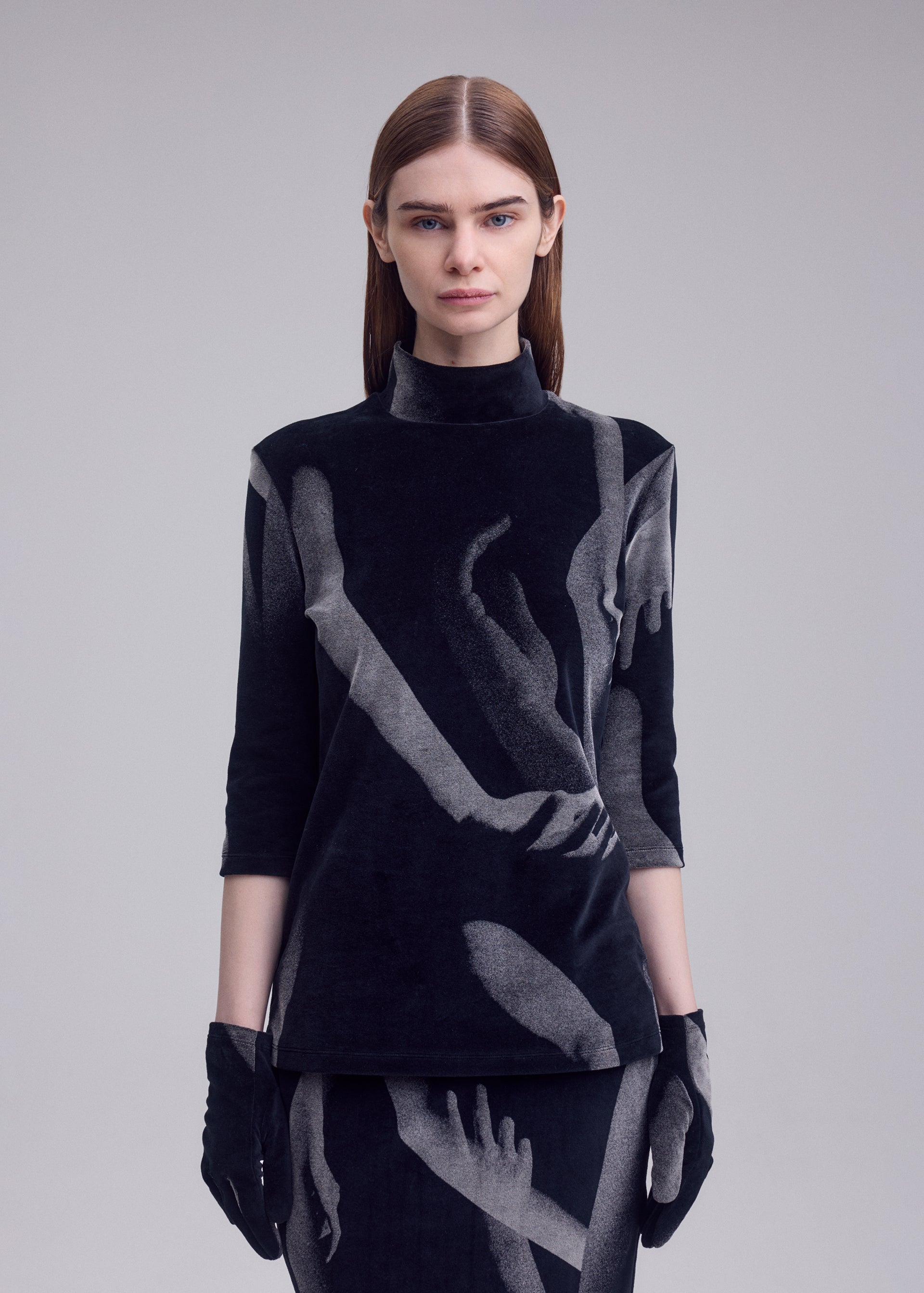 Issey Miyake Hands of Lover Velour rolák bílý vel. 2