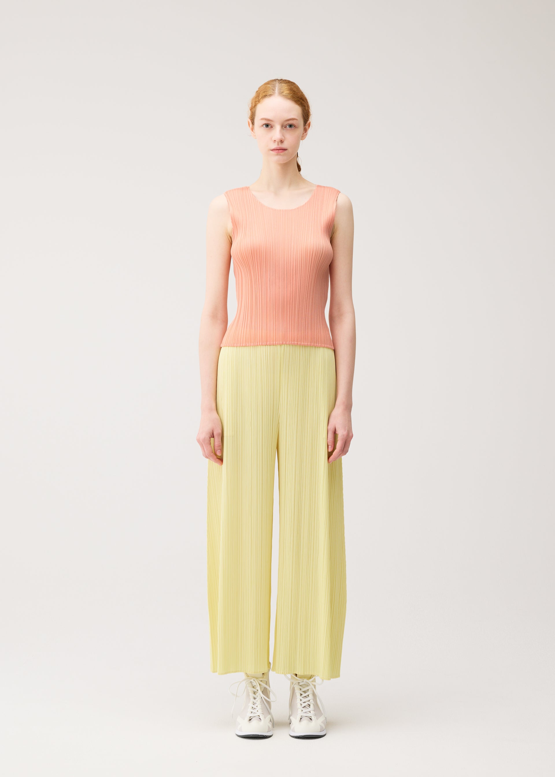 Issey Miyake Monthly Colors July tílko černé bez rukávů