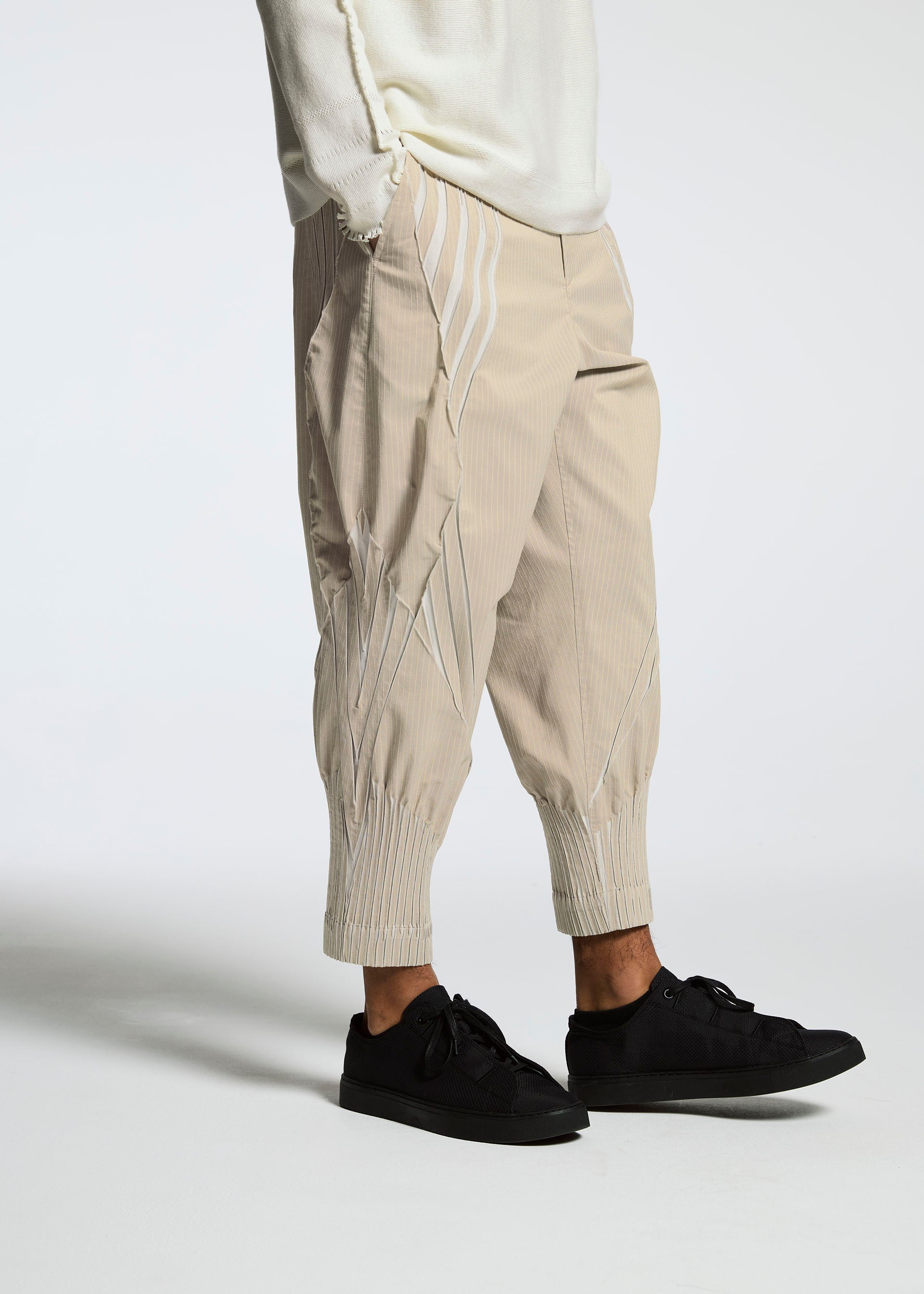 Issey Miyake Type-S 001-3 cropped kalhoty šedé pruhované