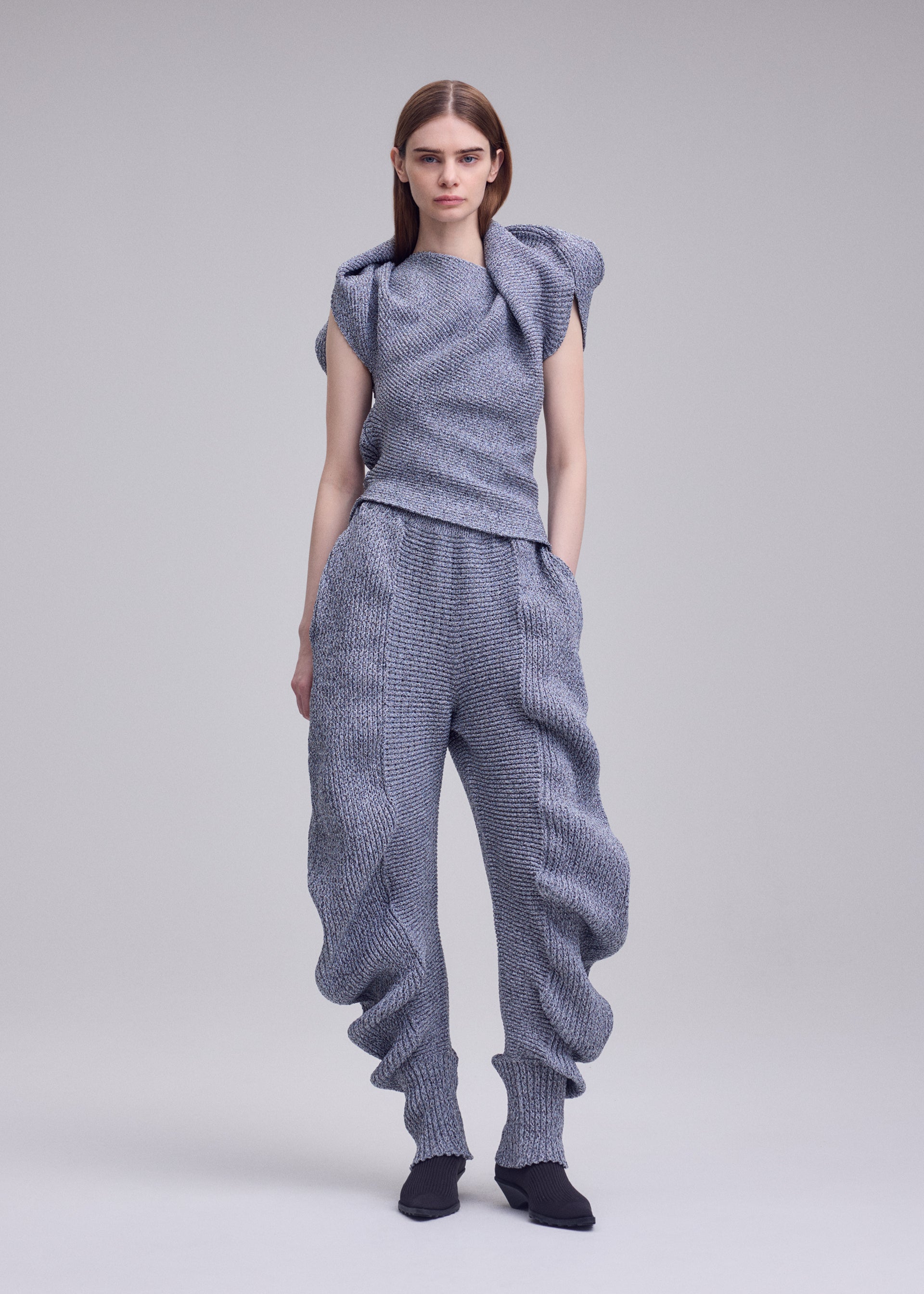 Issey Miyake Found Stone pletený top bílý