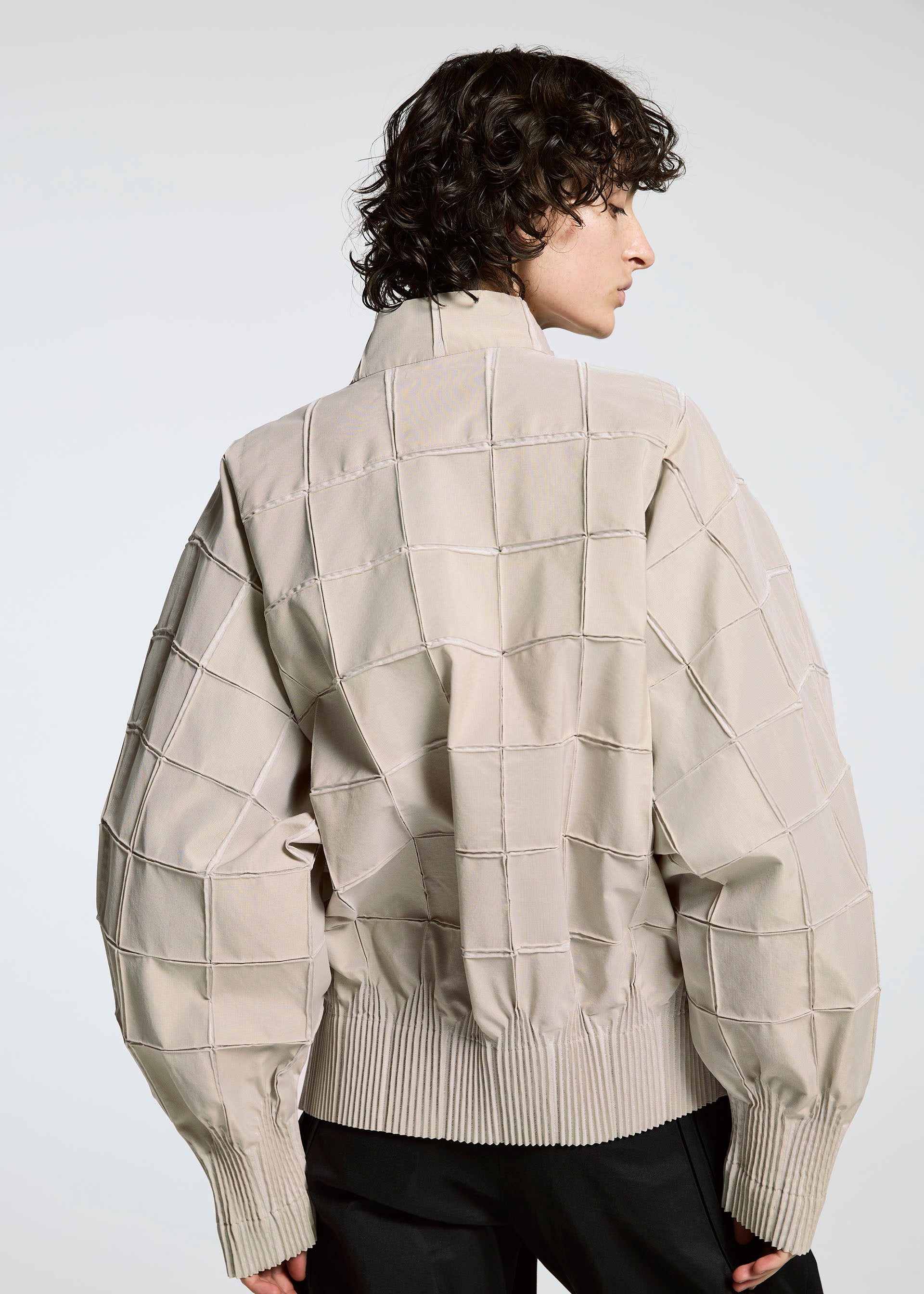 Issey Miyake TYPE-O 002 bunda černá strečová mřížka