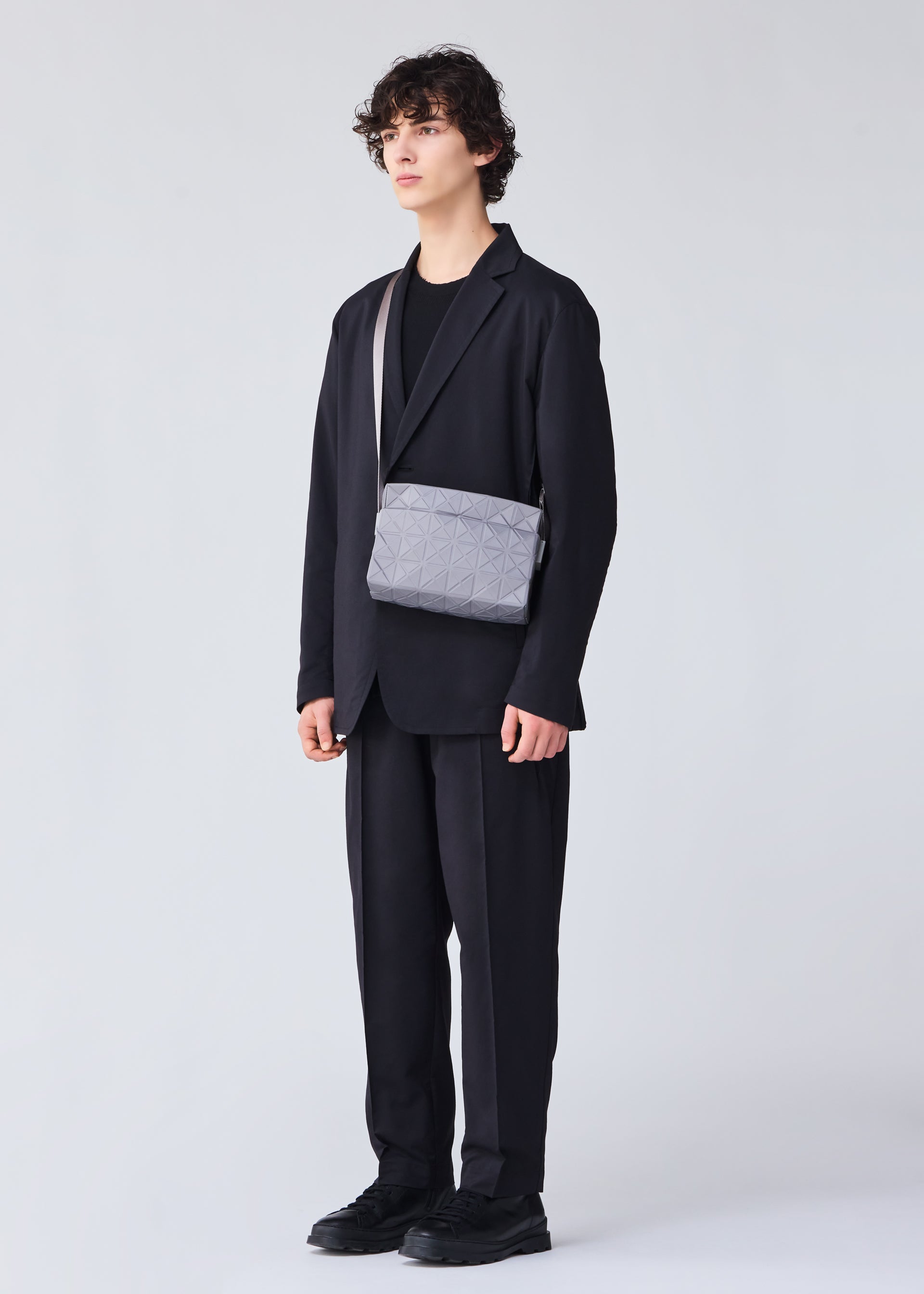 Issey Miyake Track kabelka crossbody lesklá