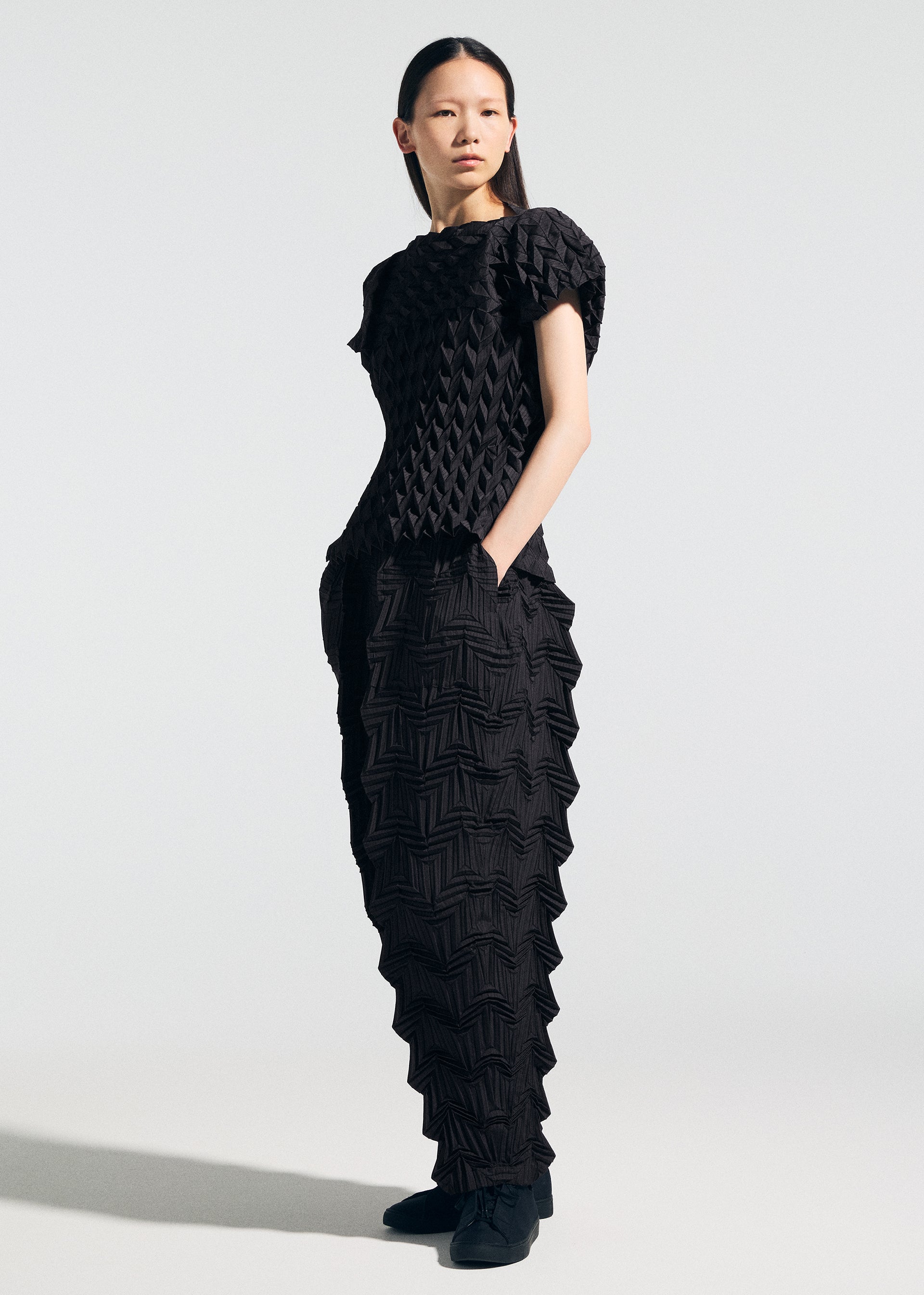 Issey Miyake Type-O 009 top s krátkým rukávem Black