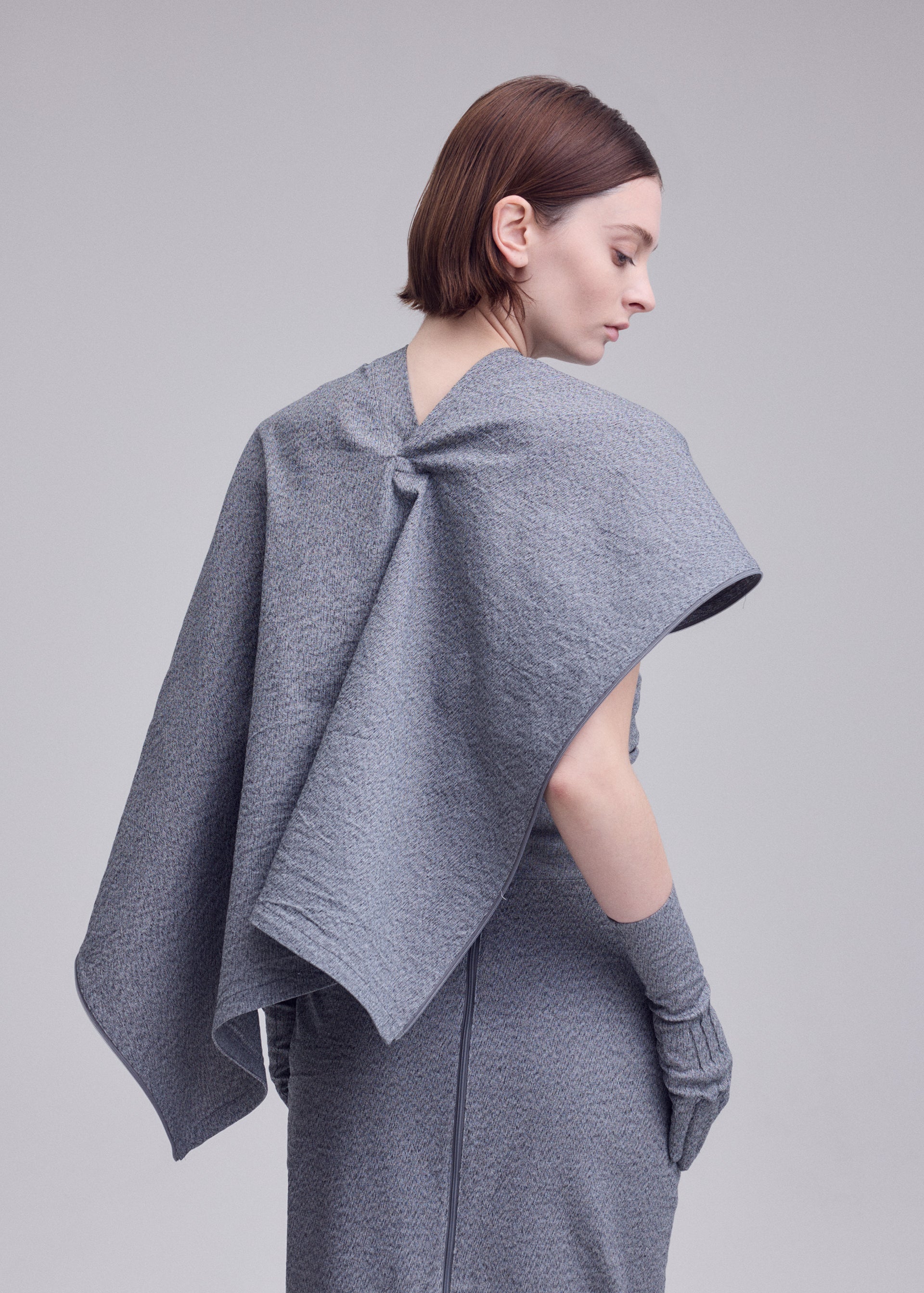 Issey Miyake Allow minimalistické šaty off-white