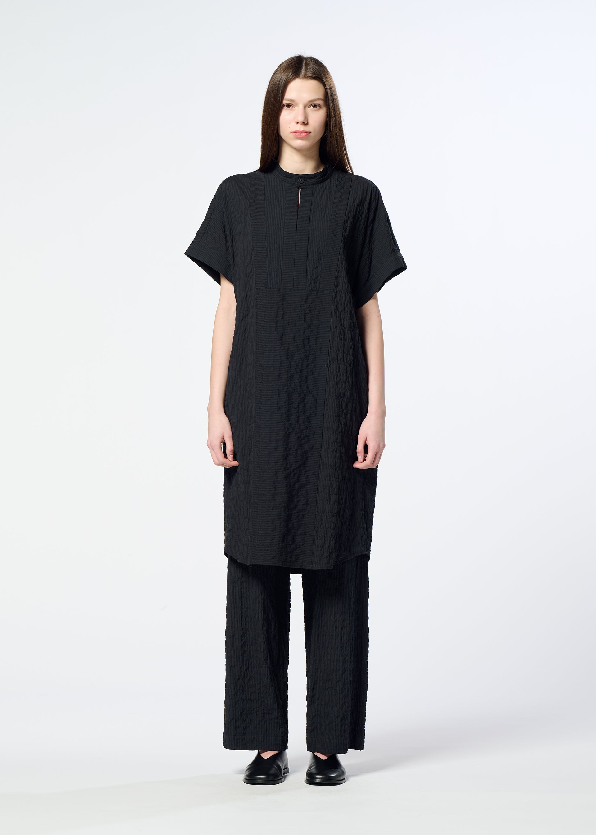 Issey Miyake Ripple Stripe tunika bílá bavlněná