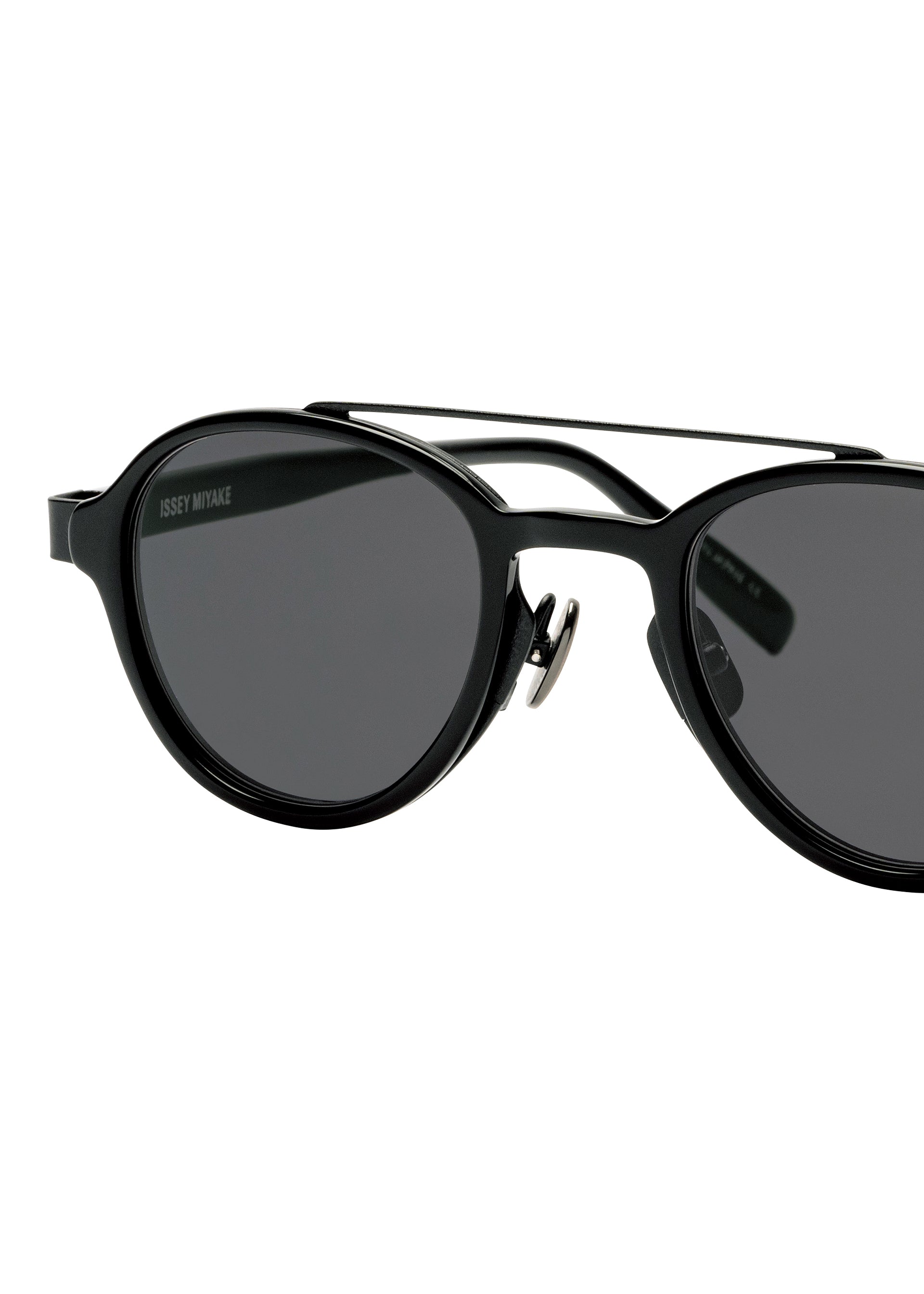 Issey Miyake Eyes Marrow-Teardrop sluneční brýle černé