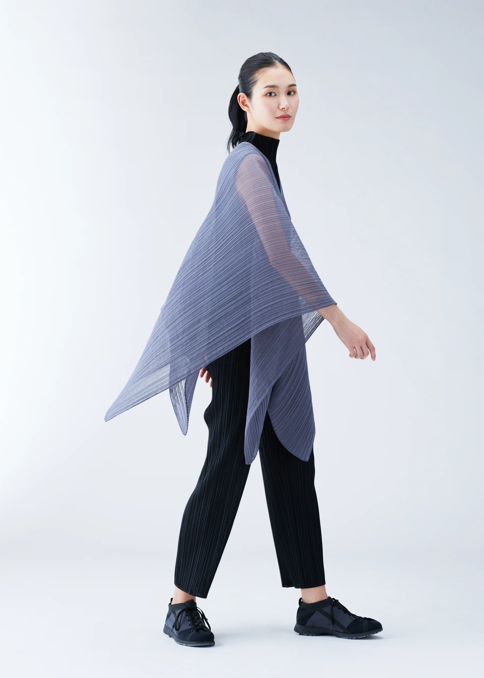 Pleats Please Issey Miyake Madame-T Small šála bílá