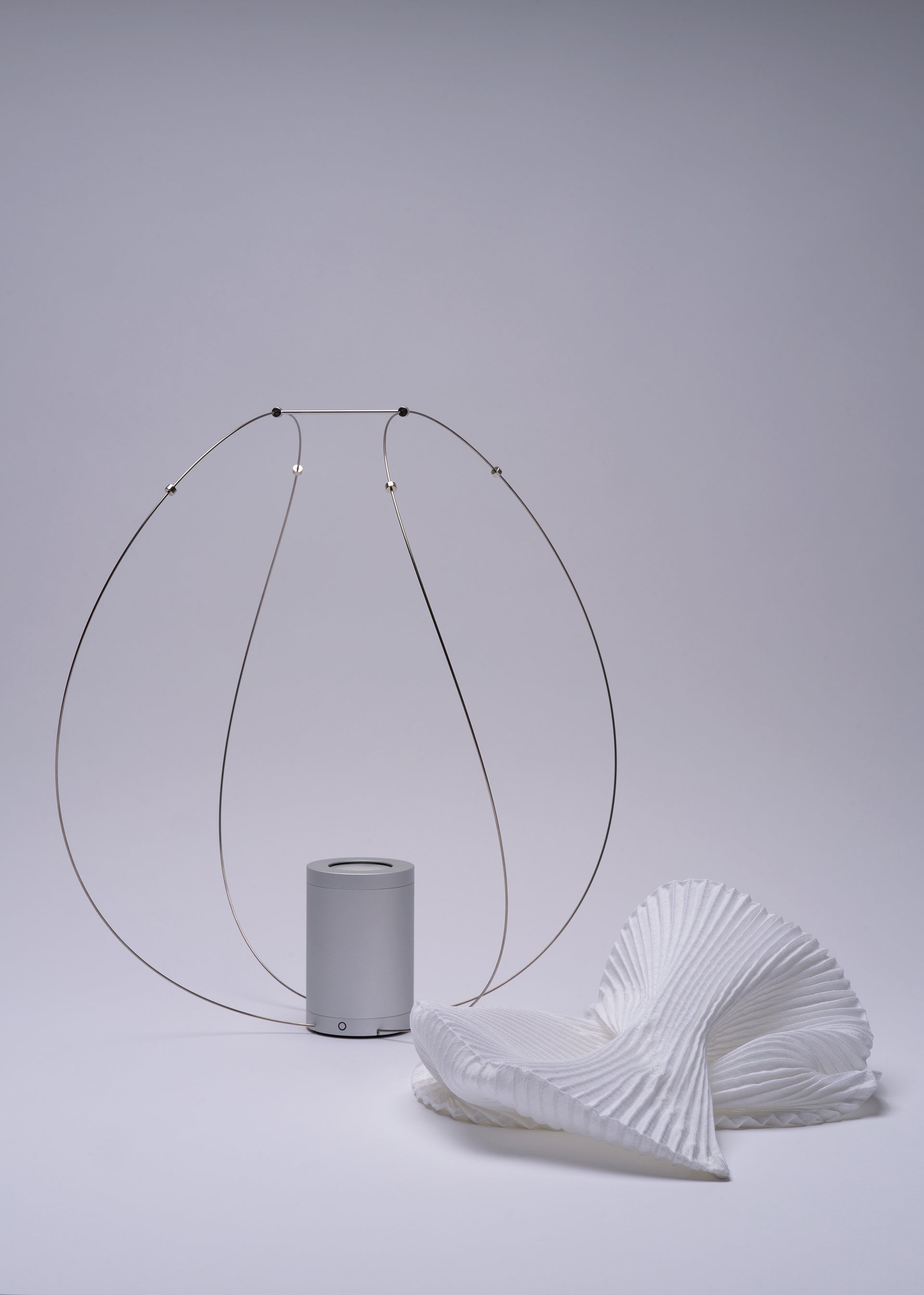 Issey Miyake Type-XIII Atelier Oi O Series lampa bílá
