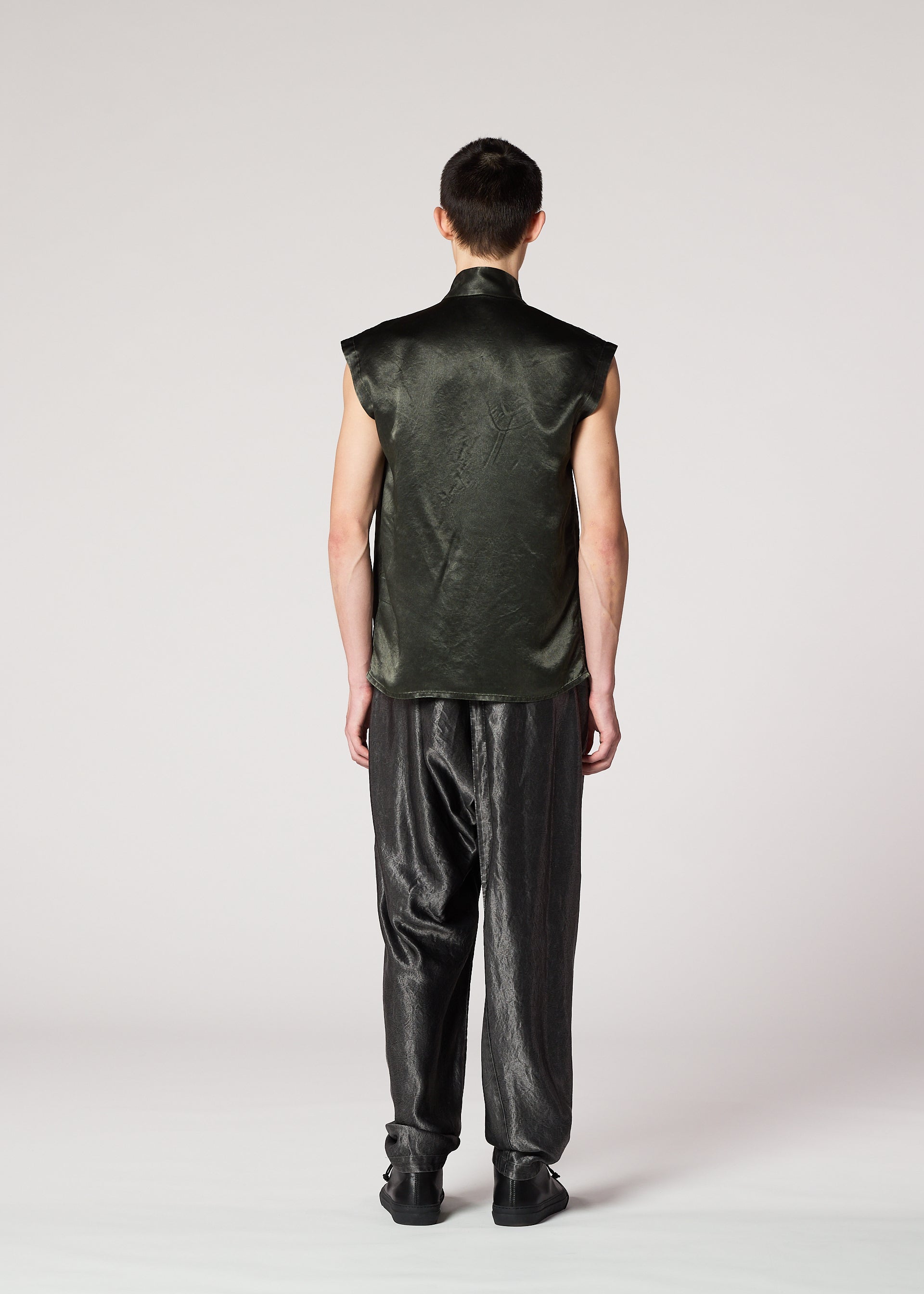 Issey Miyake Satin Wash LA61503 kalhoty charcoal gray acetátové