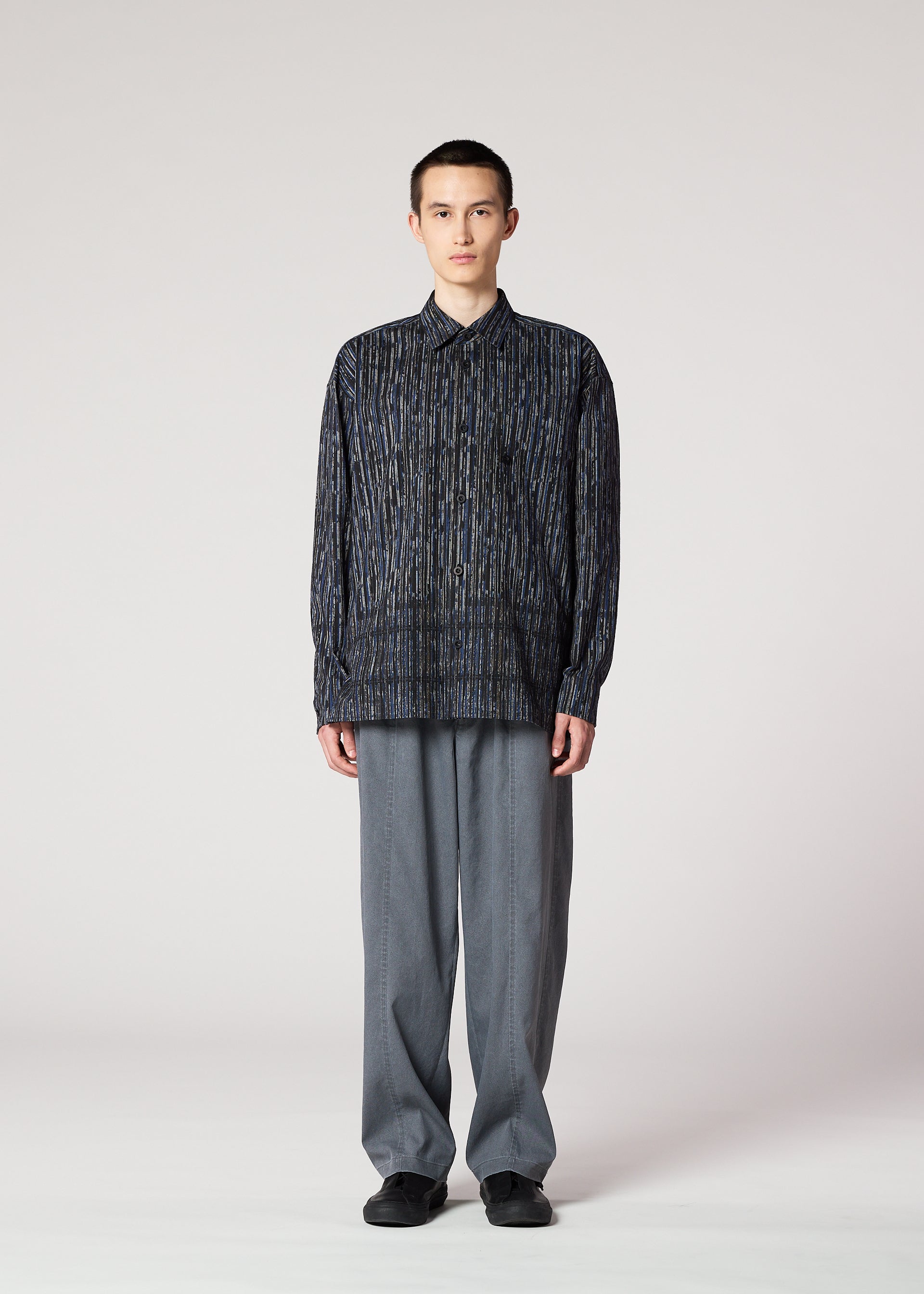 Issey Miyake Curviness Shirt košile charcoal gray pruhovaná
