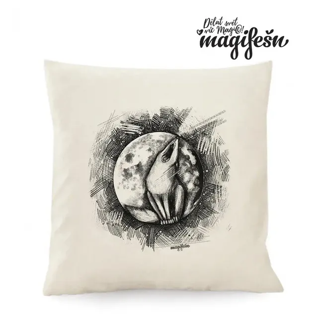 Magifešn Fair Trade polštář Vlk zívající na měsíc 50x50
