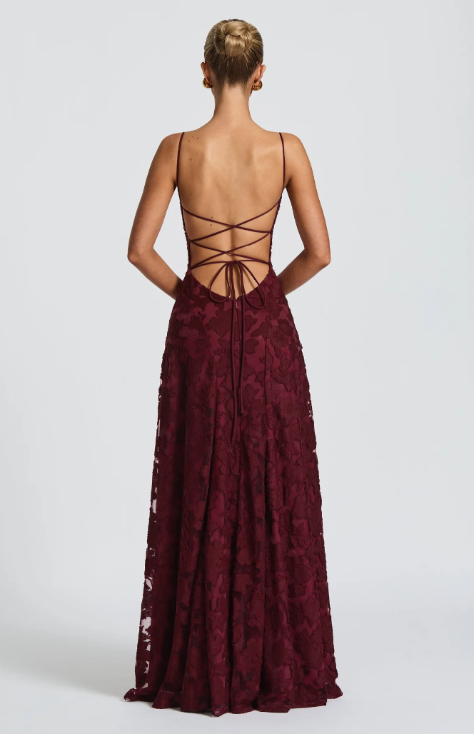 Norielle Bustier krajkové maxi šaty bez ramínek vínové
