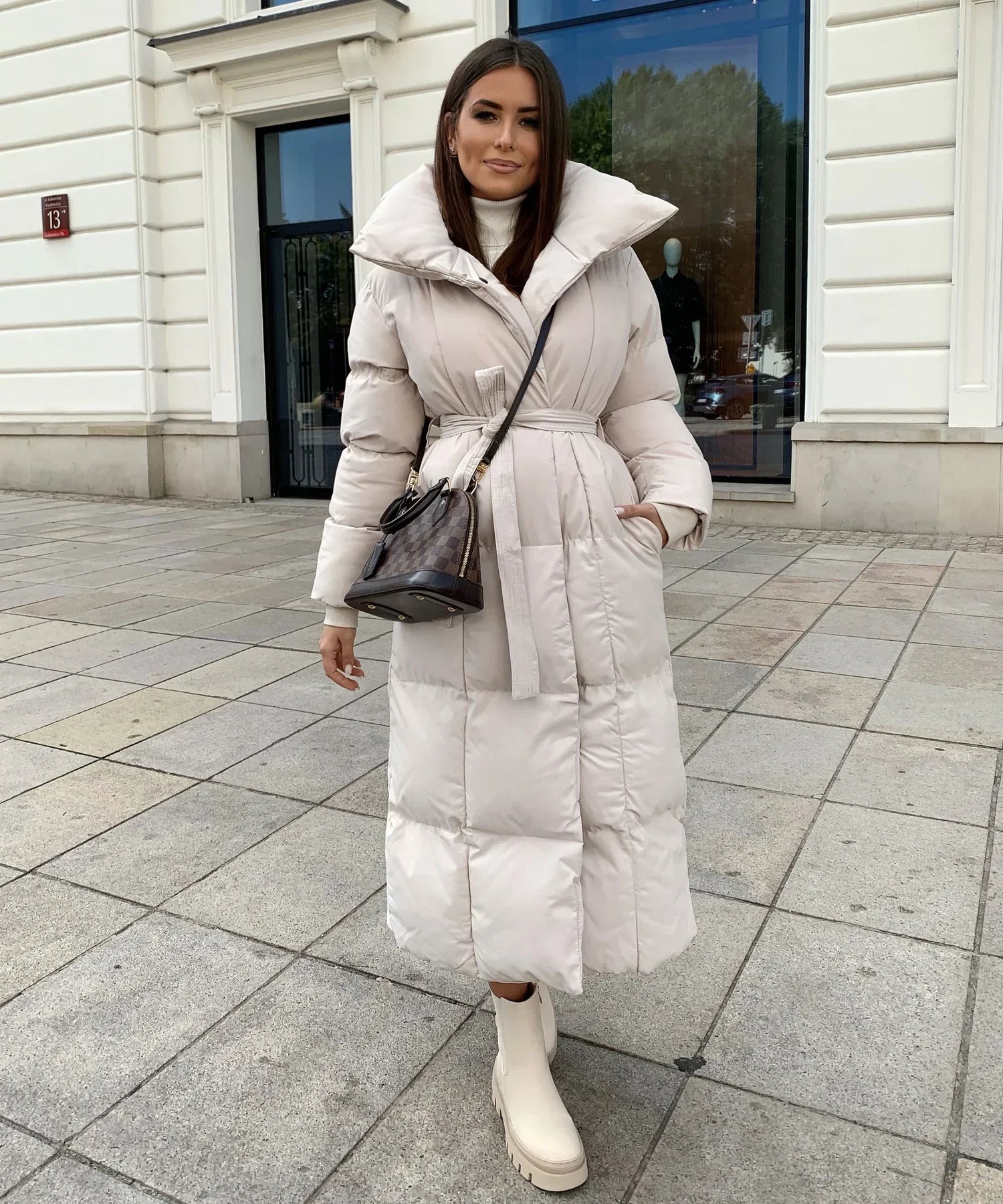 Norielle Éliane dlouhá zimní bunda černá s páskem