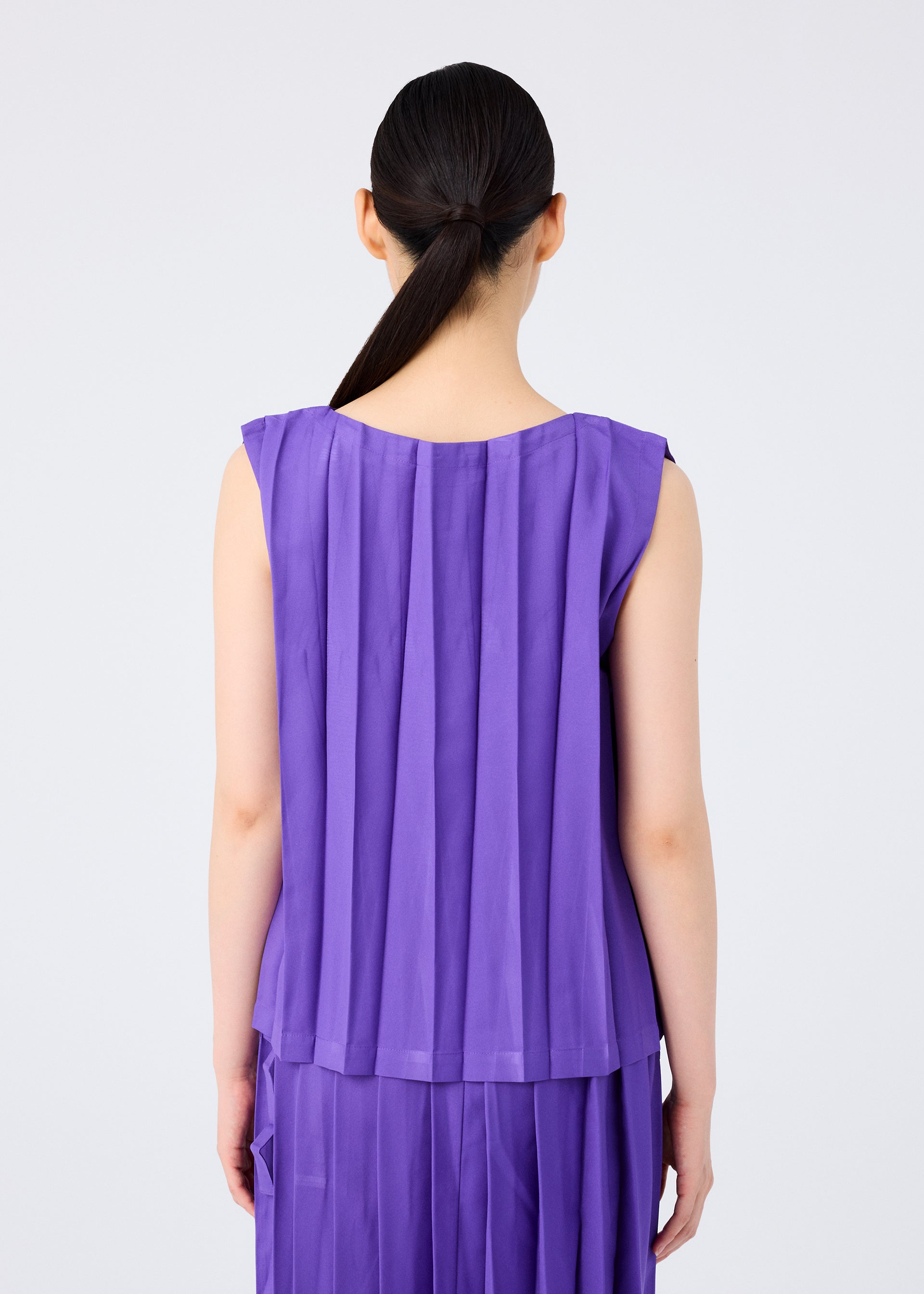 Issey Miyake Cross Pleats plisovaný top bez rukávů