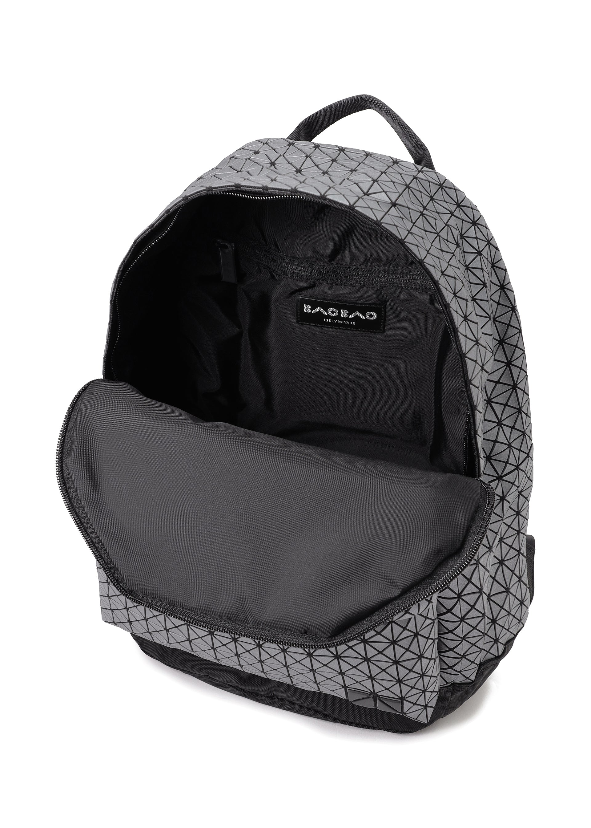 Bao Bao Issey Miyake Daypack Reflector batoh šedý