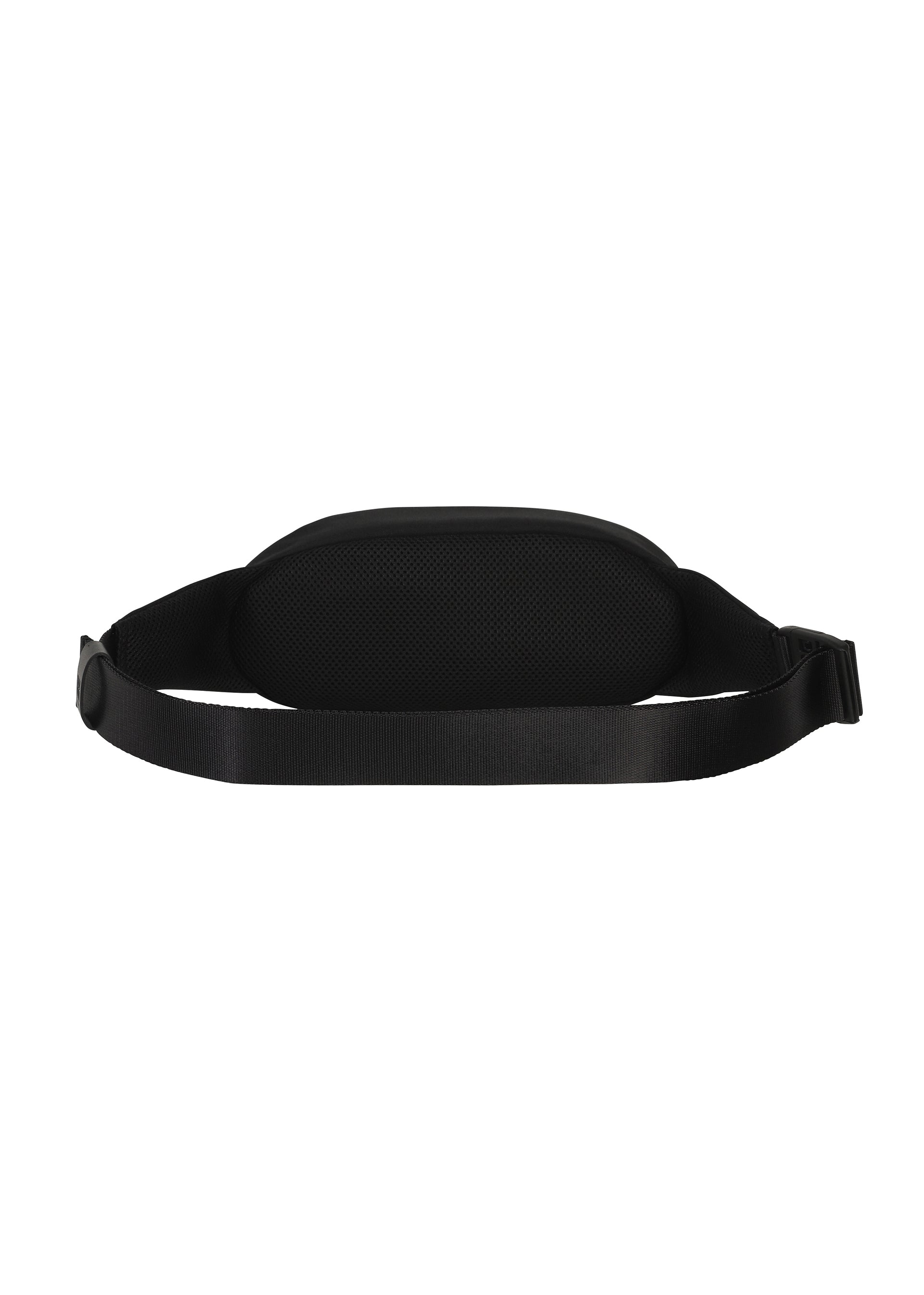 IM Men Issey Miyake Cummerbund Bag taška černá
