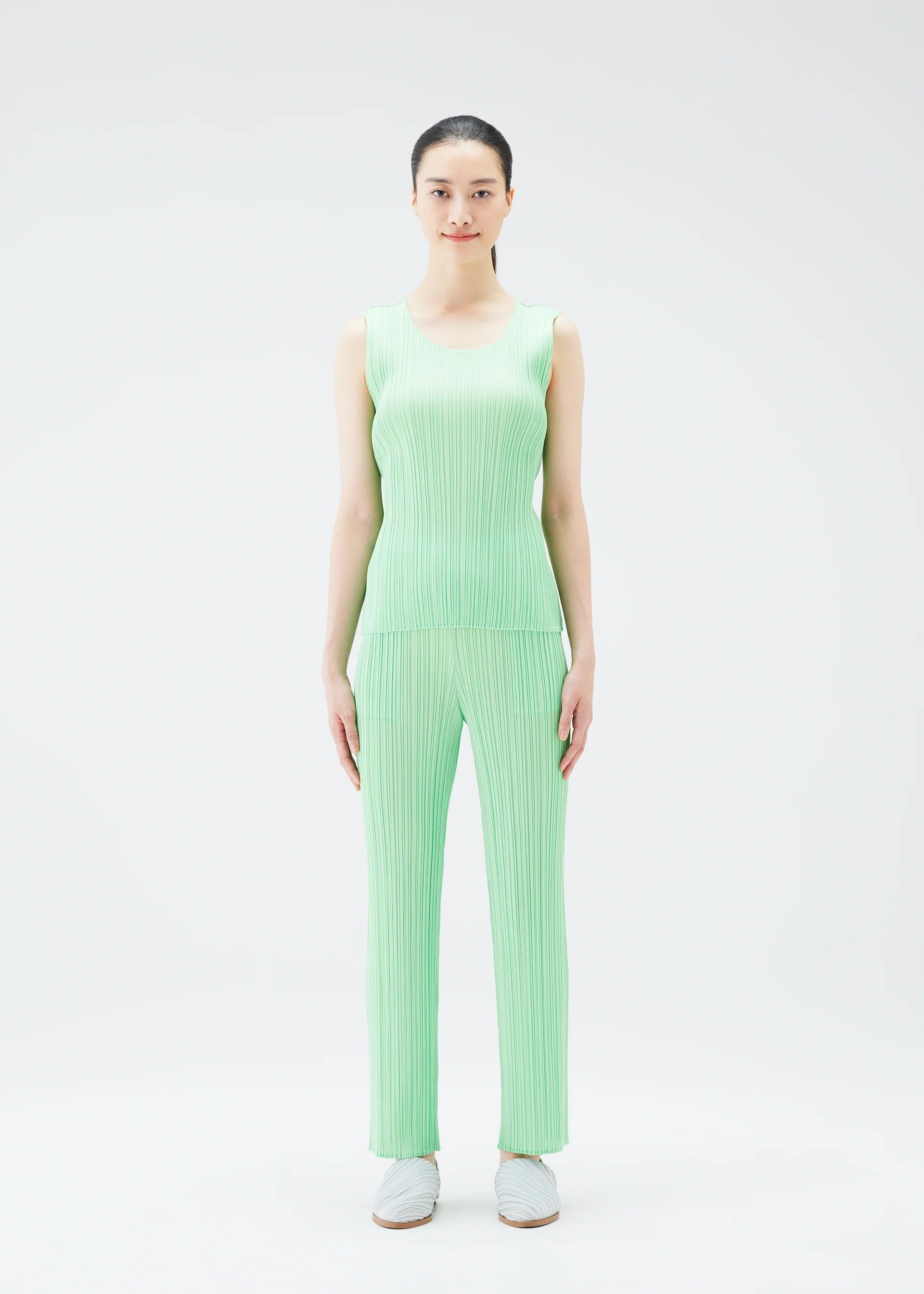 Issey Miyake Colorful Basics 4 top bez rukávů karmínový