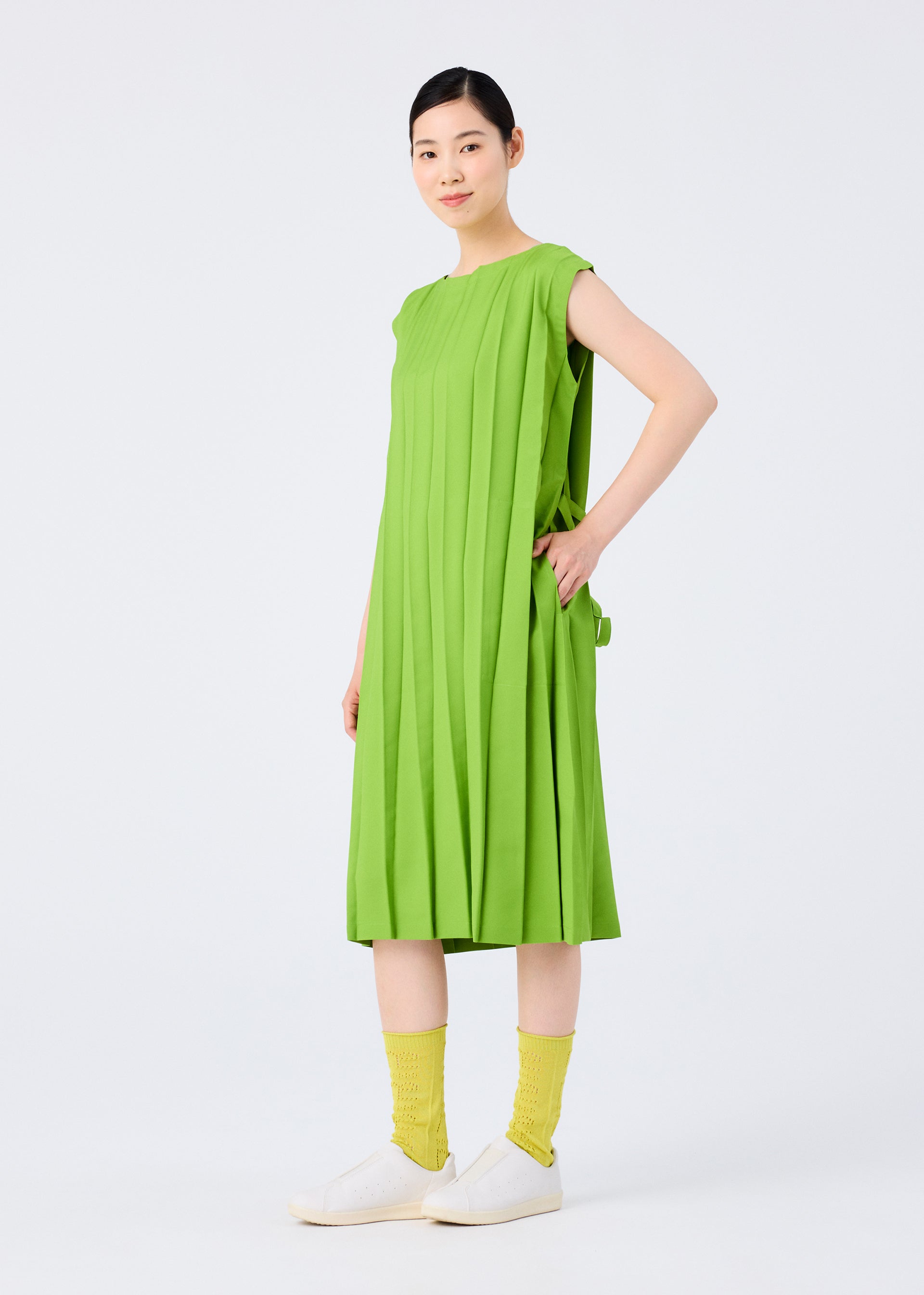 Issey Miyake Cross Pleats šaty Black s kapsami